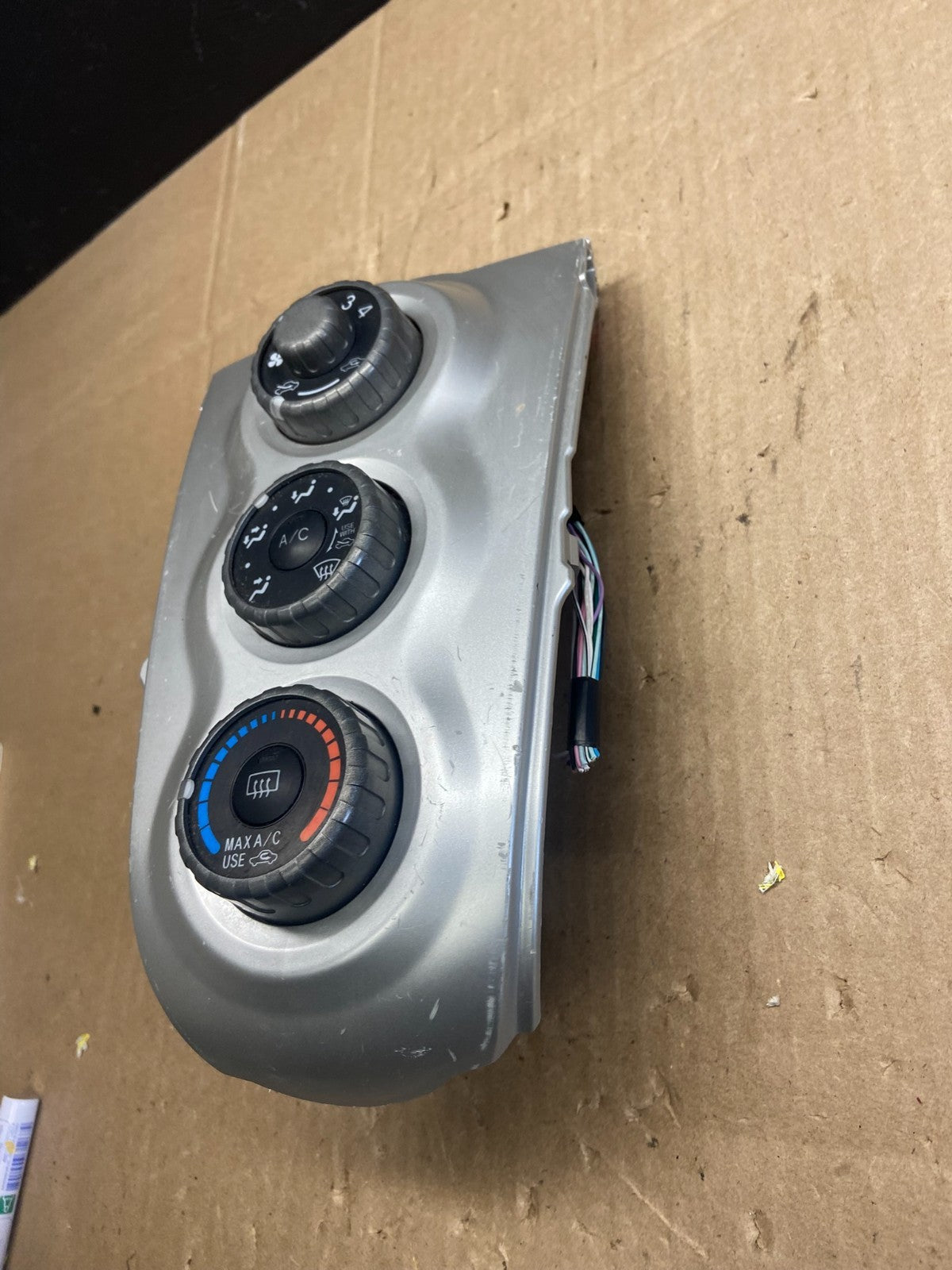 2000 to 2005 Toyota Yaris A/C Heater Climate Control Unit Switch AB9443 DG2