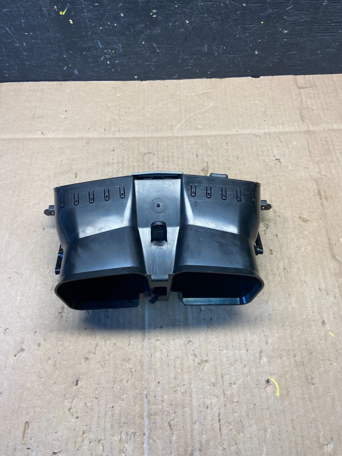 2007 to 2009 Cadillac SRX Front Center Dash Clock Air Vent P9351 DG4