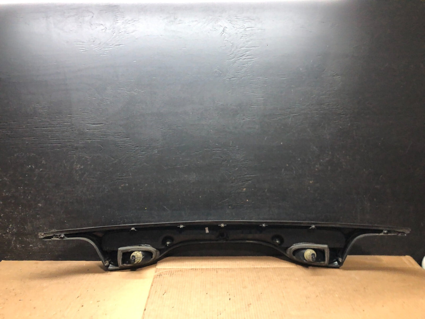 2000 to 2002 Ford Taurus Sedan Trunk Rear Center Lid Tail Light Panel G5779 DG13