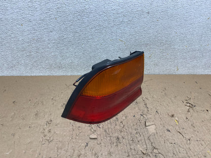 1995 1996 Nissan Maxima Left Driver LH Side Tail light Oem S0114 DW2