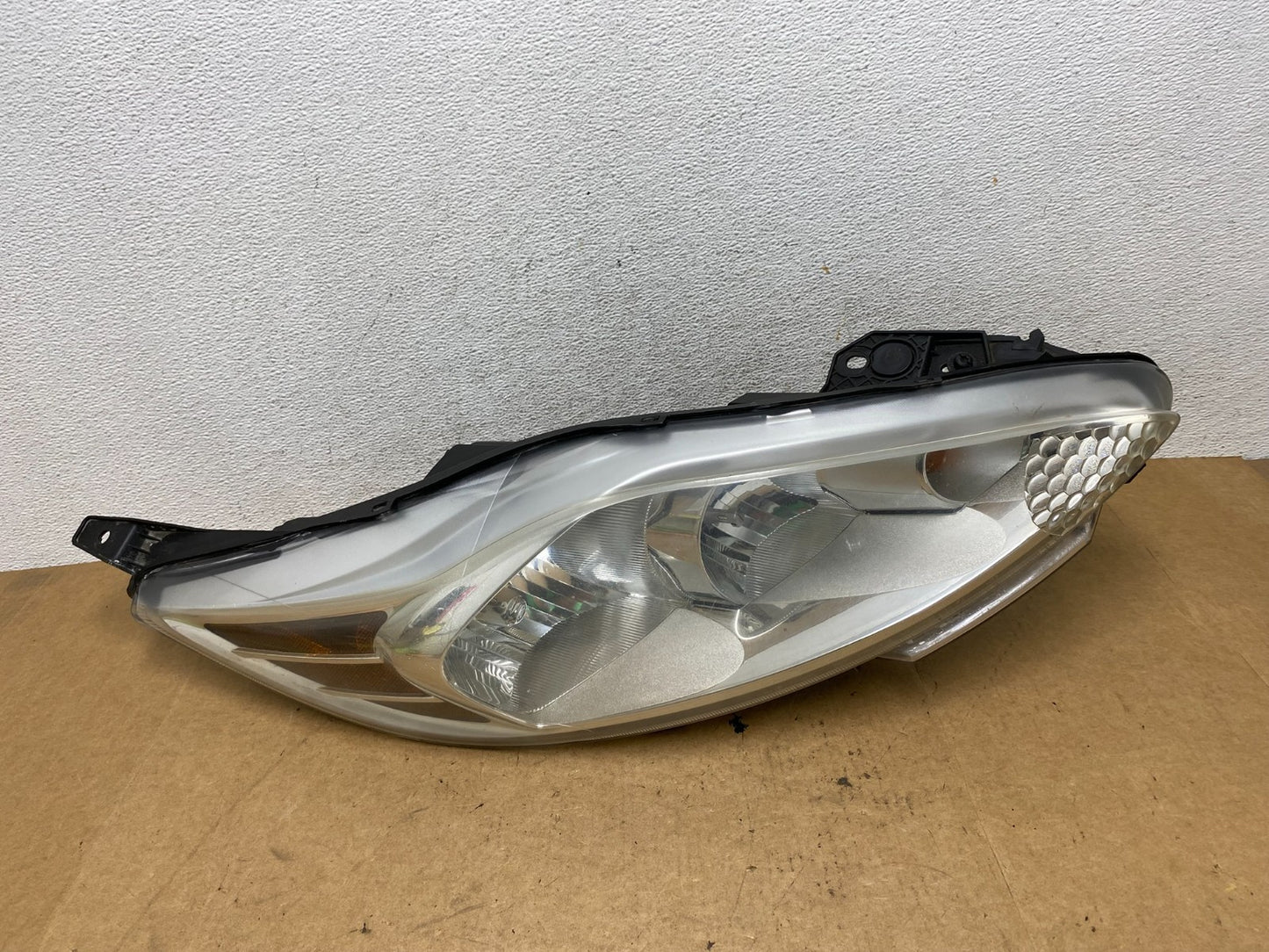2011 2012 2013 Ford Fiesta Right Passenger RH Halogen Headlight AE3234 DW0