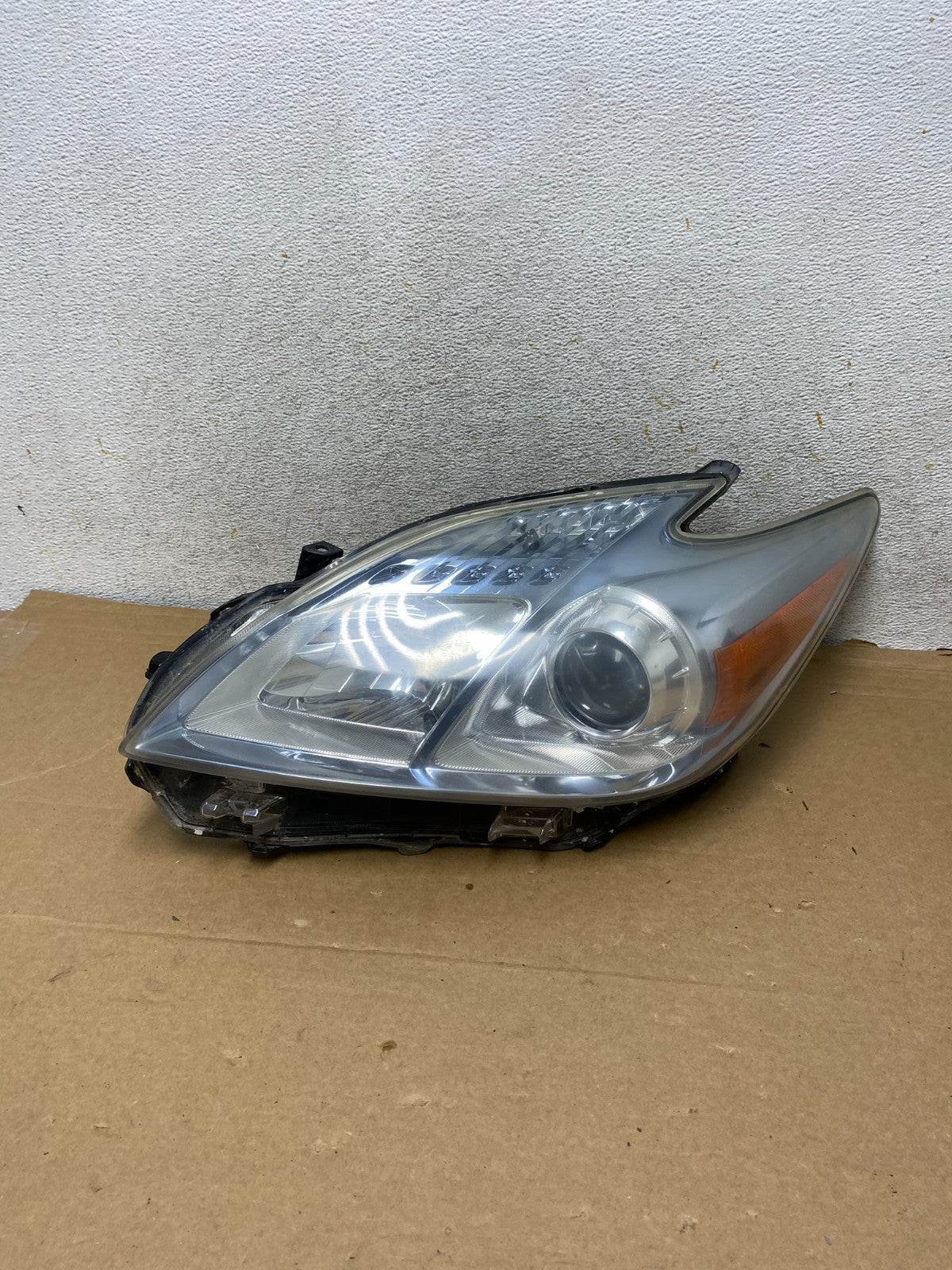 2010 - 2011 Toyota Prius Left Driver LH Blue Halogen Headlight AH8202 DW0