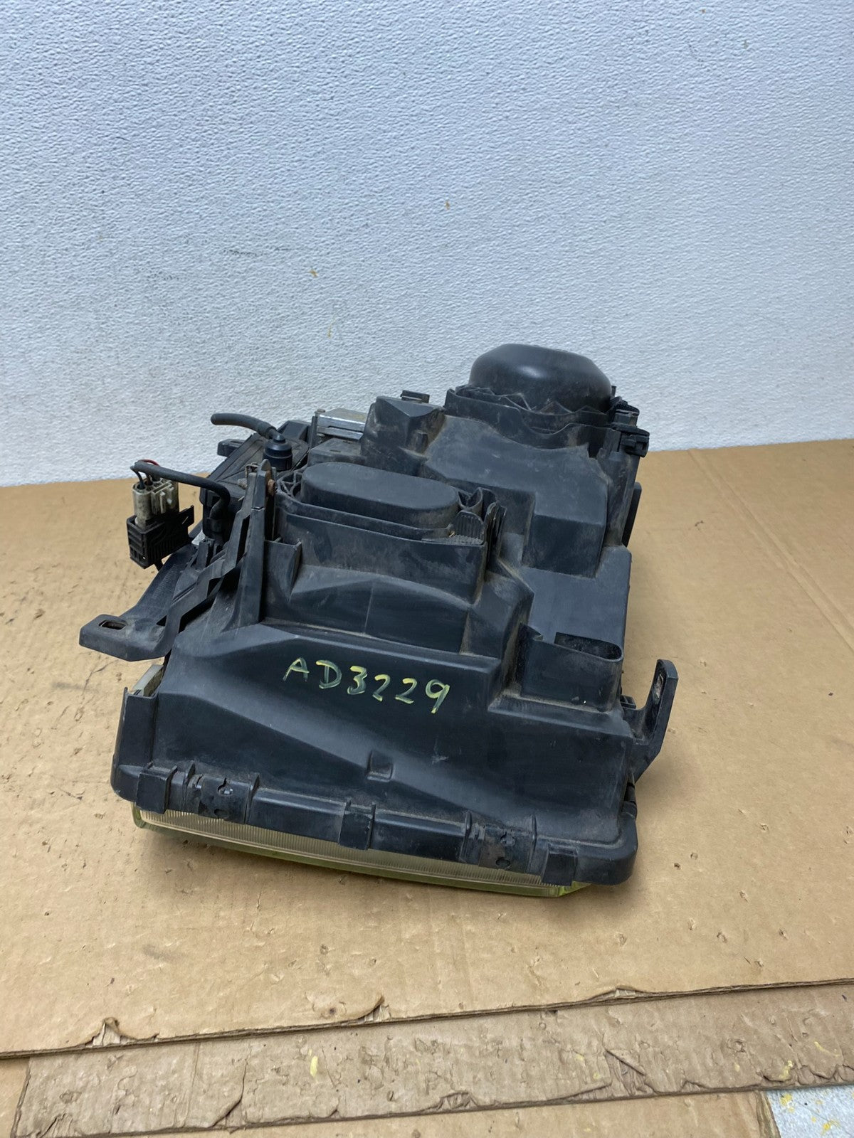 2003 to 2004 Land Rover Range Rover Left Driver Headlight Xenon HID AD3229 DW5