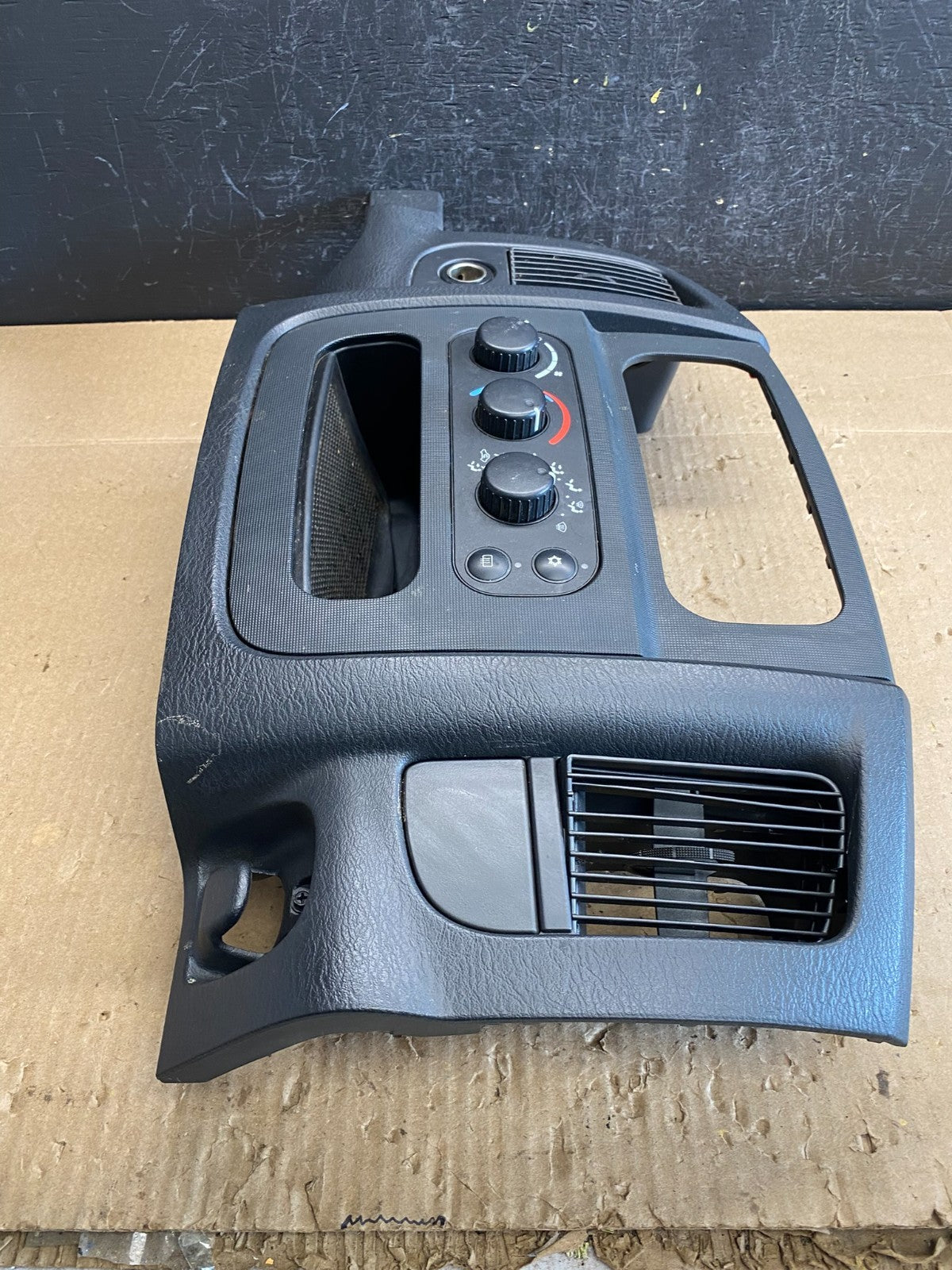 2002 to 2005 Dodge Ram Radio Climate Control Dash Air Vent Bezel Trim AC9100 DG2