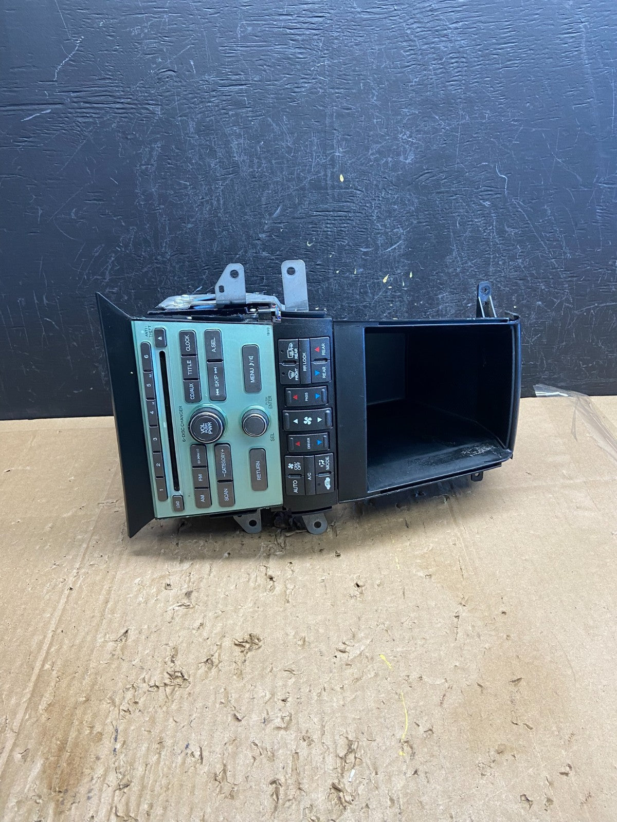 2009 to 2011 Honda Pilot AM FM CD Audio Radio Player Climate Control ad6947 DG1