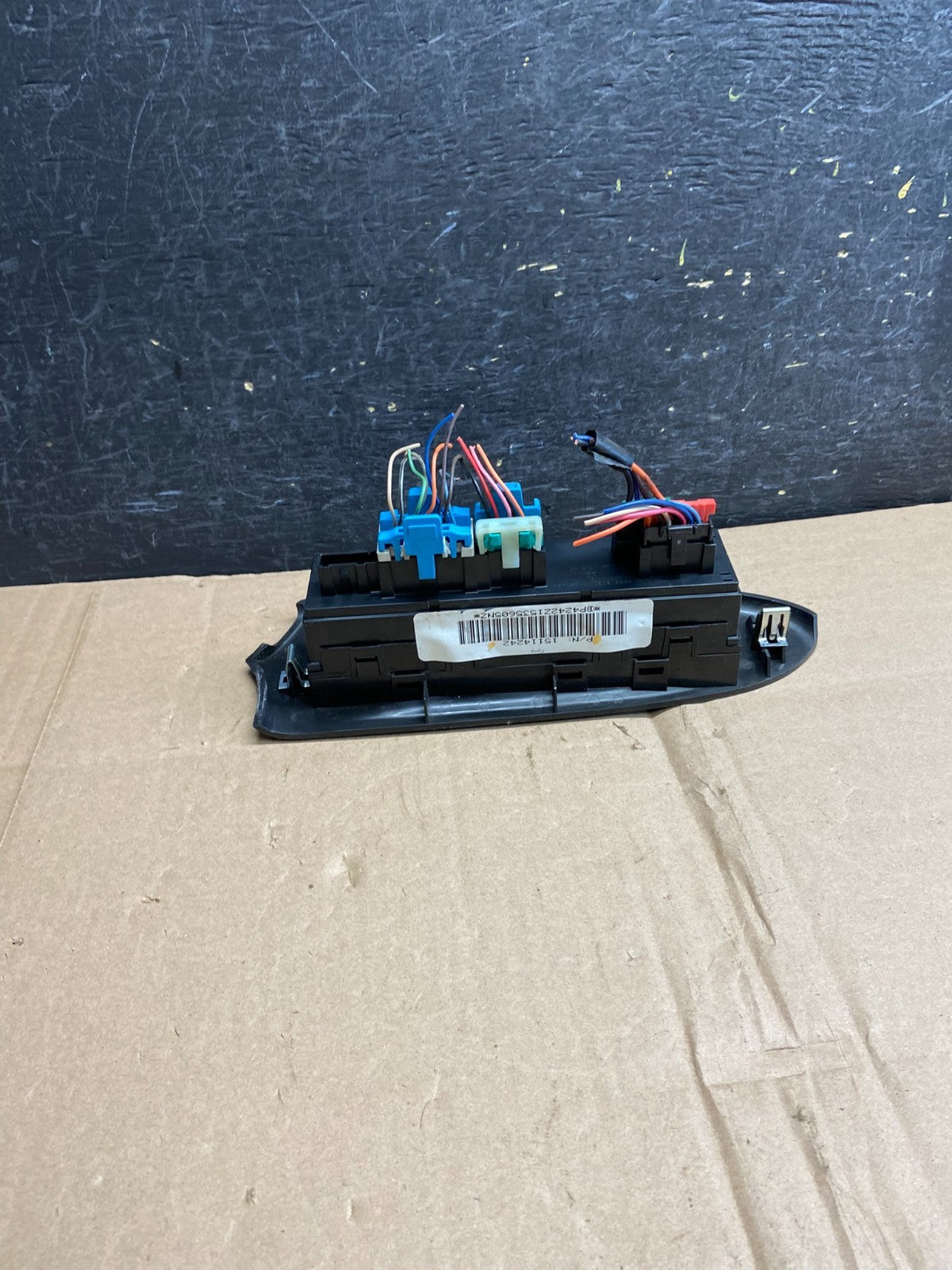 2002-2005 Chevrolet Trailblazer Left Driver Window Control Switch AI6011 DG3