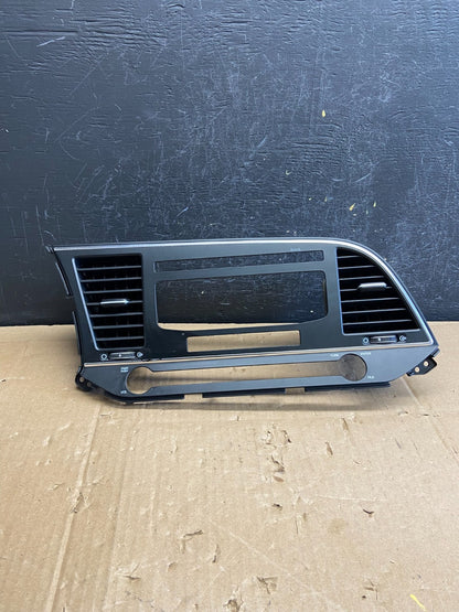 2017-2019 Hyundai Elantra Center Radio Climate Control Air Vent Bezel AD2174 DG0