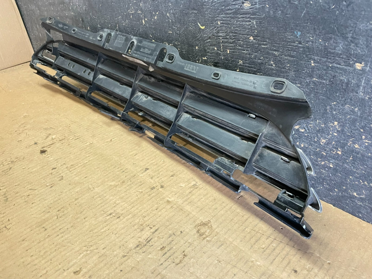 2007 to 2011 Mini Cooper Clubman Front Bumper Center Grille Grill AA5950  DG5