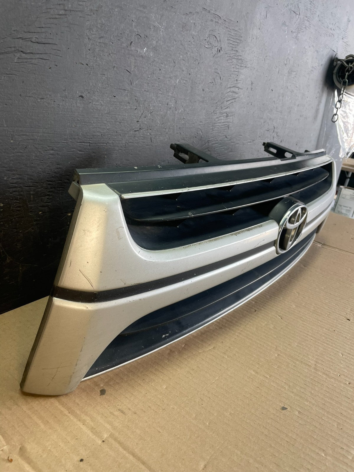 2001 to 2002 Toyota 4Runner Front Upper Grill Grille AE3520 DG2