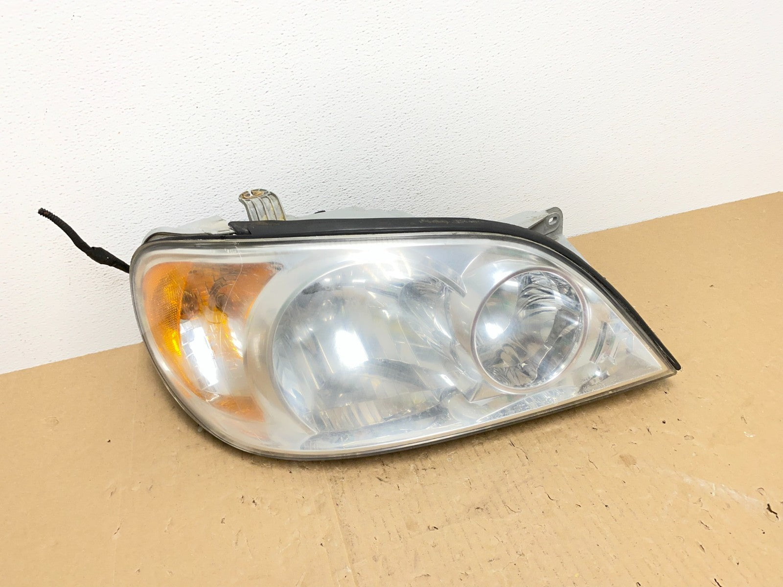 2002 to 2005 Kia Sedona Right Passenger RH Side Headlight DEPO AB6974 DW0