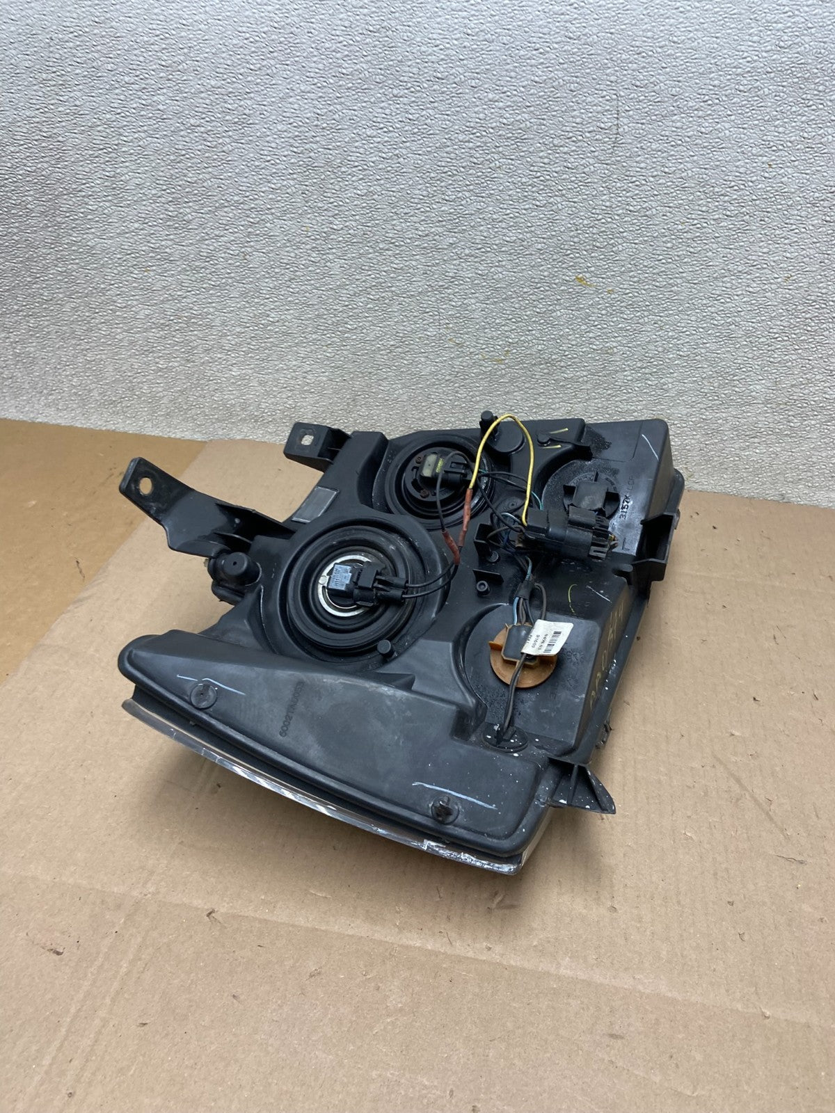 2007 to 2013 Chevrolet Suburban Tahoe Left Driver LH Headlight Oem AA0374 DW9