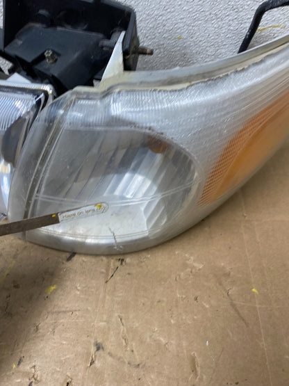 1997 to 2005 Chevrolet Venture Montana Left+Right Headlights V8297 DW10