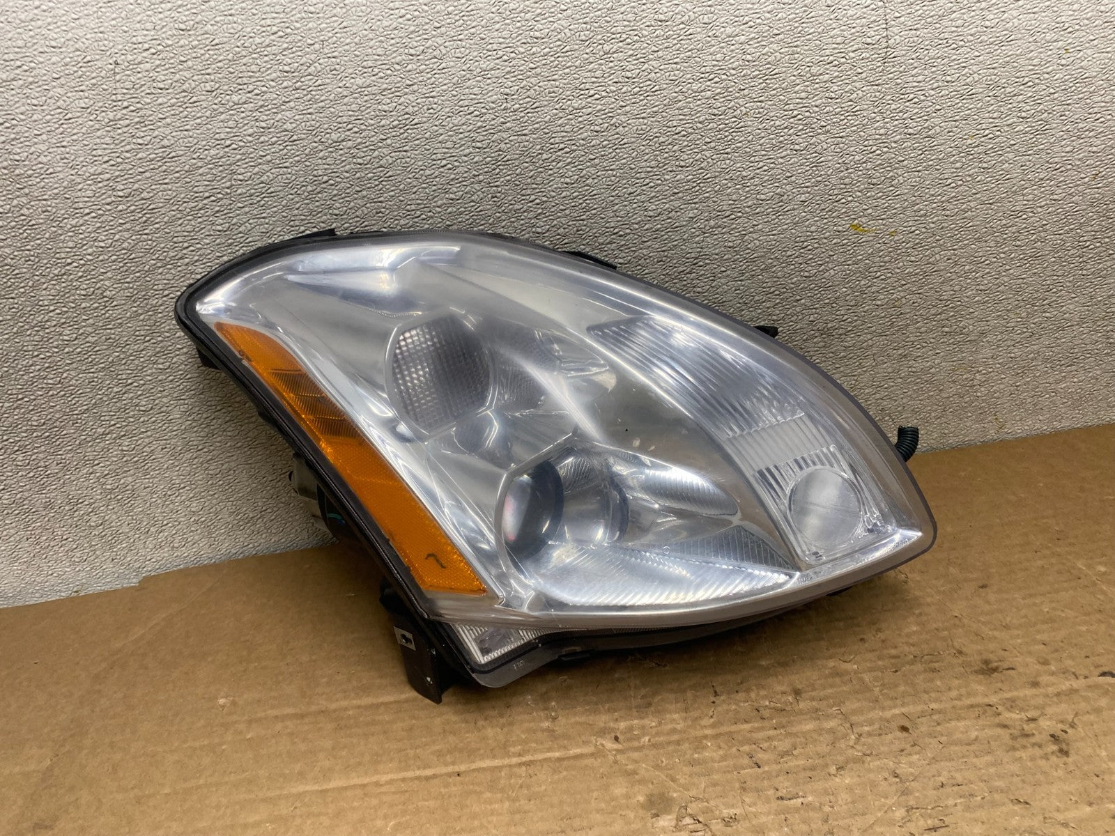2004 2005 2006 Nissan Maxima Right Passenger Side Headlight Xenon HID Z2807 DW0