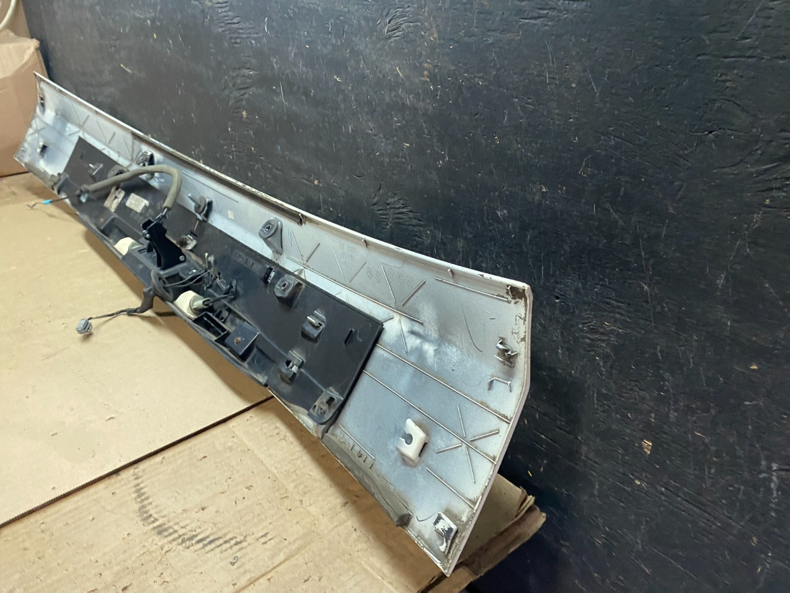 2011-2018 Dodge Grand Caravan Rear Tail Gate Trim Molding Panel OEM u7457 DG10