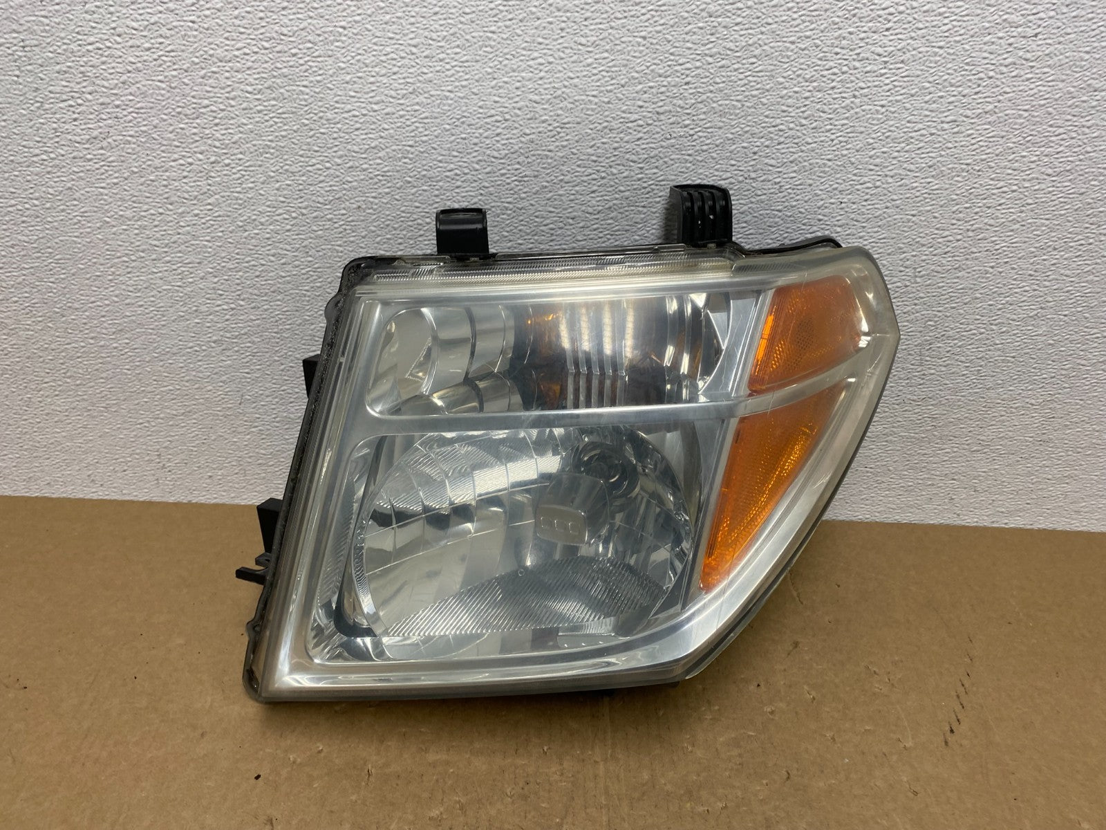 2005-2007 Nissan Pathfinder Halogen Headlight Left Driver LH AC1297 DW0