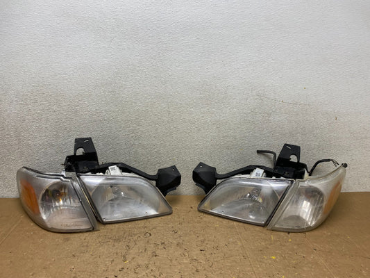 1997 to 2005 Chevrolet Venture Montana Left+Right Headlights V8297 DW0