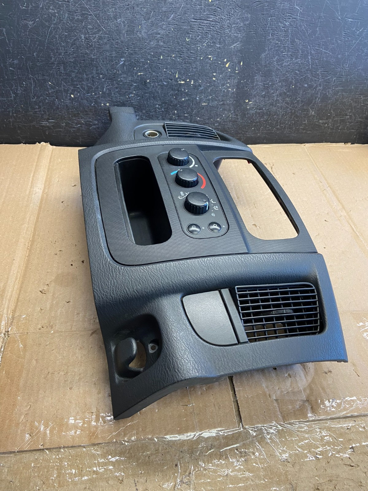 2002 to 2005 Dodge Ram Radio Climate Control Dash Air Vent Bezel Trim AI2676 DG2