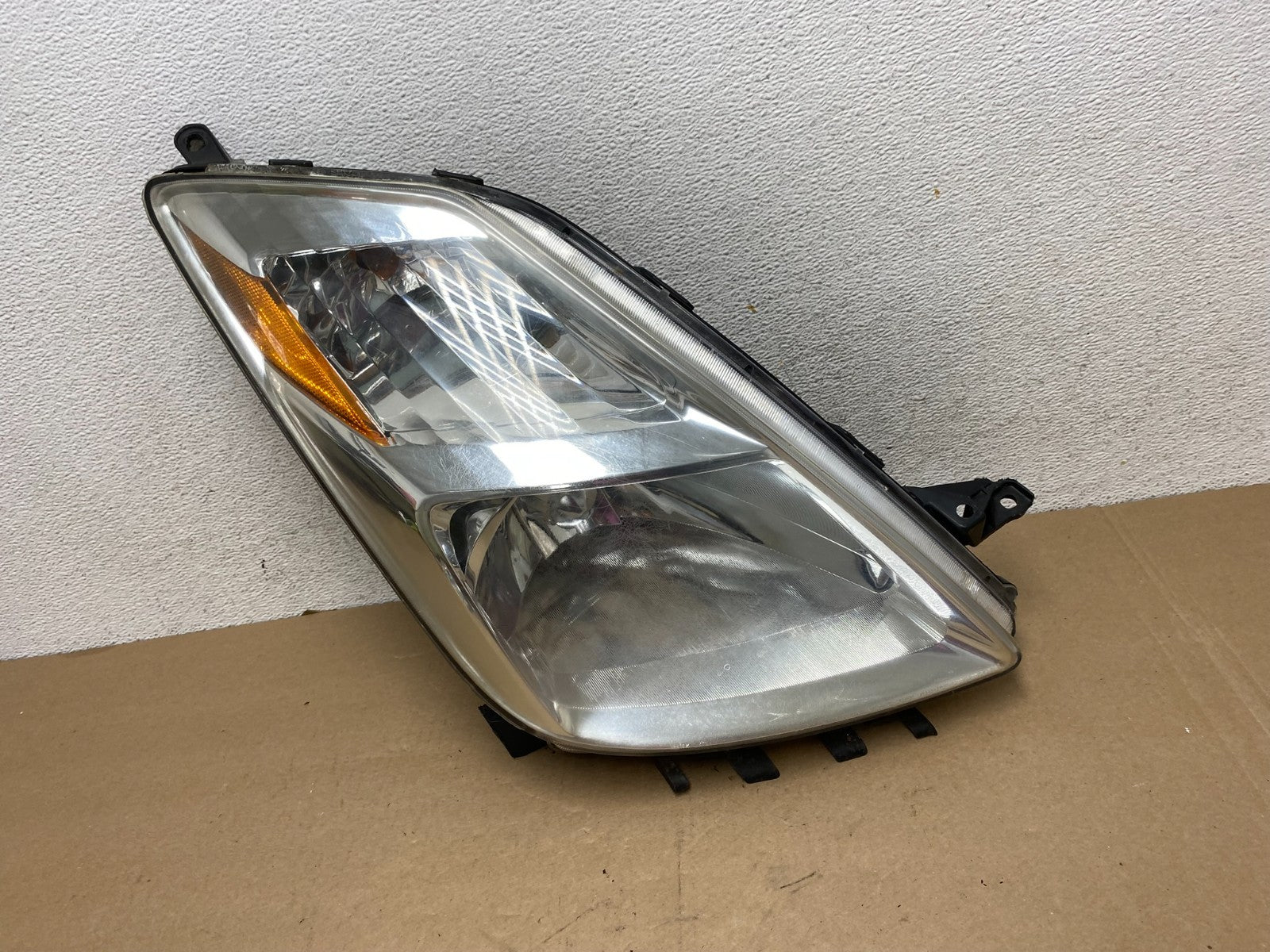 2004-2005 Toyota Prius Right Passenger RH Halogen Headlight AG4529 DW0