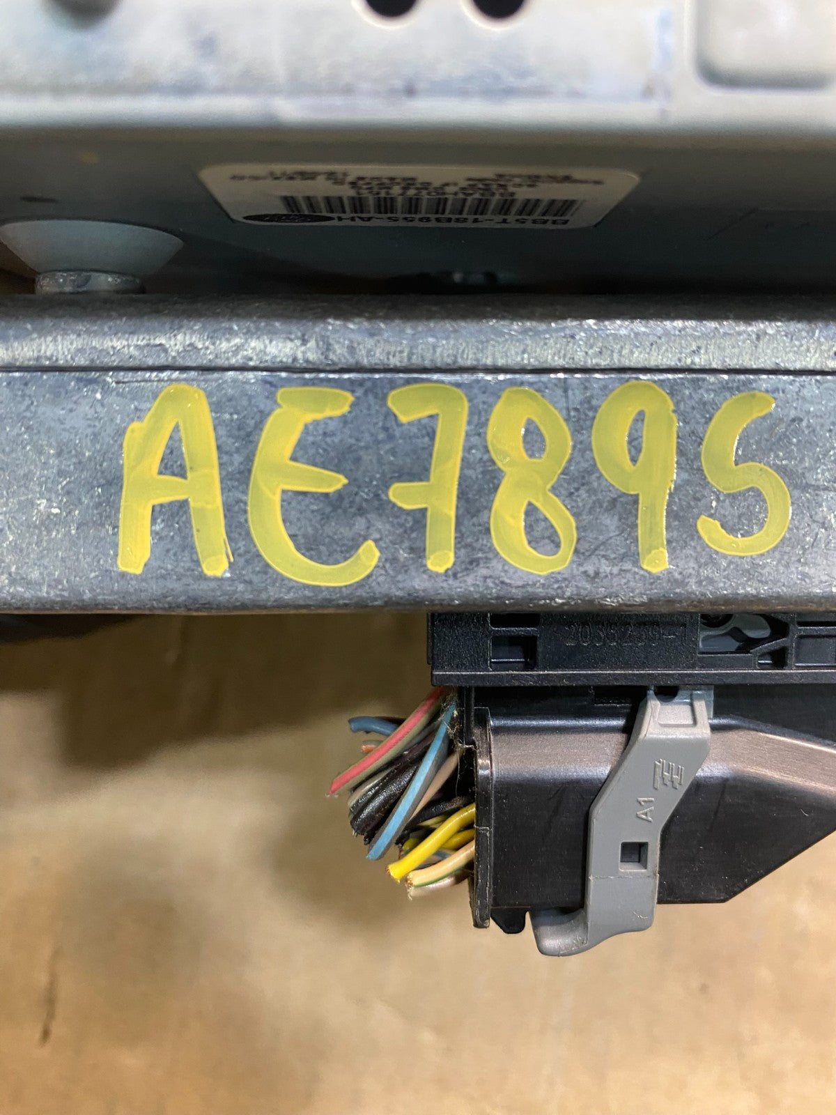 2011 to 2014 Ford Explorer Radio Information Display Screen AE7895 DG6