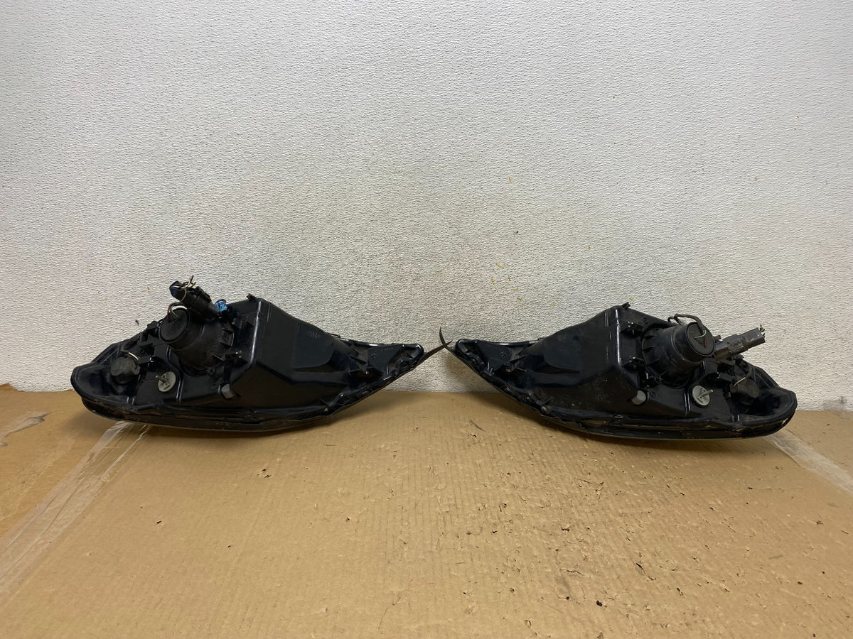 2000 to 2005 Mercury Sable Left+Right Side Halogen Headlights AH2849 DW8