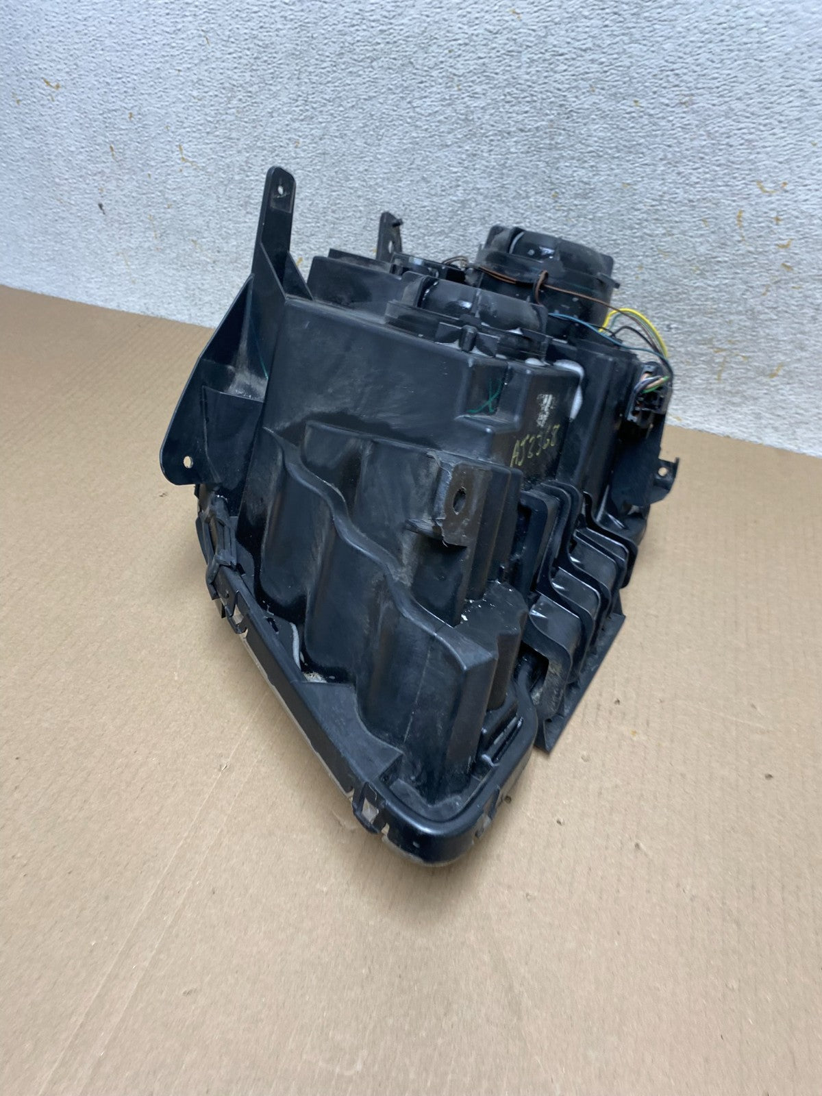 2010 to 2015 GMC Terrain Halogen Passenger Right Rh Side Headlight AJ2368 DW8