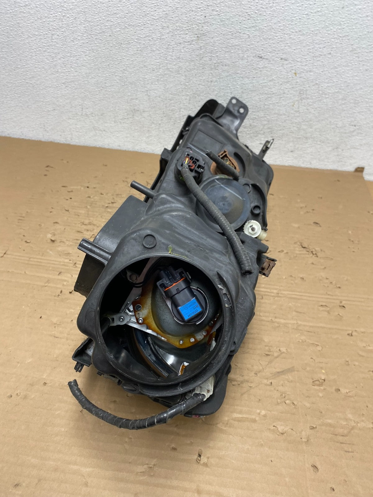 2010 to 2012 Lincoln MKZ HALOGEN Right Passenger Side Headlight AD4372 DW5