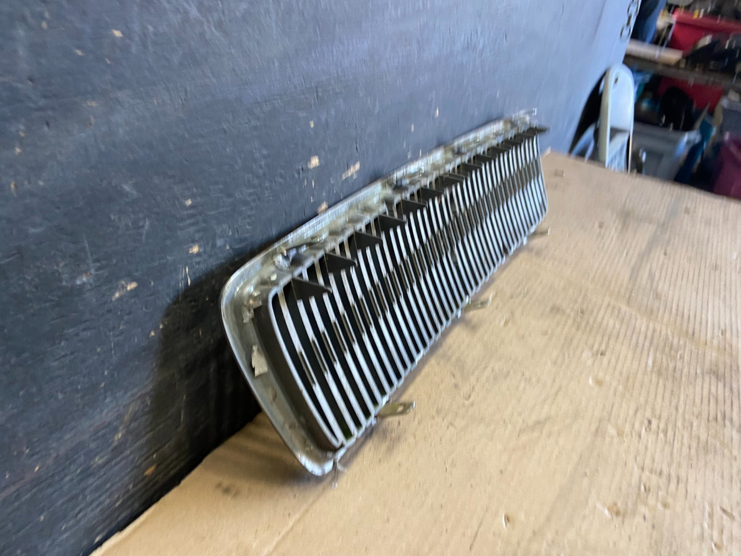 1999 to 2003 Volvo S80 Front Upper Grill Grille OEM R2112 DG9