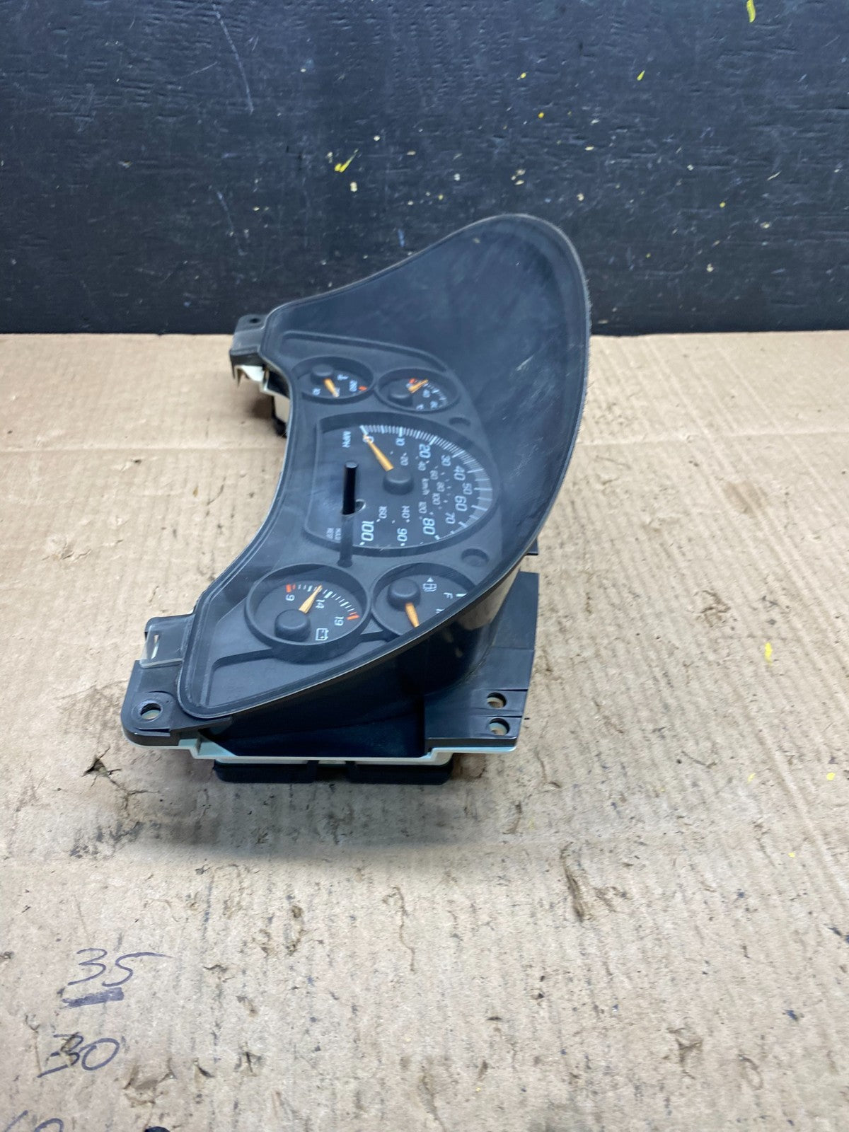 2004 to 2007 Chevrolet Express Speedometer Cluster Gauge OEM p3562 DG2