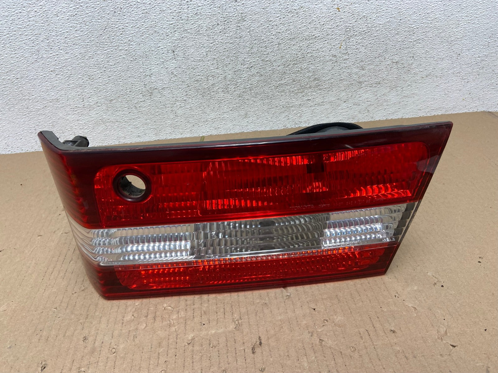 2000 2001 Lexus ES300 Inner Right Passenger RH Side Tail Light AE7271 LK0