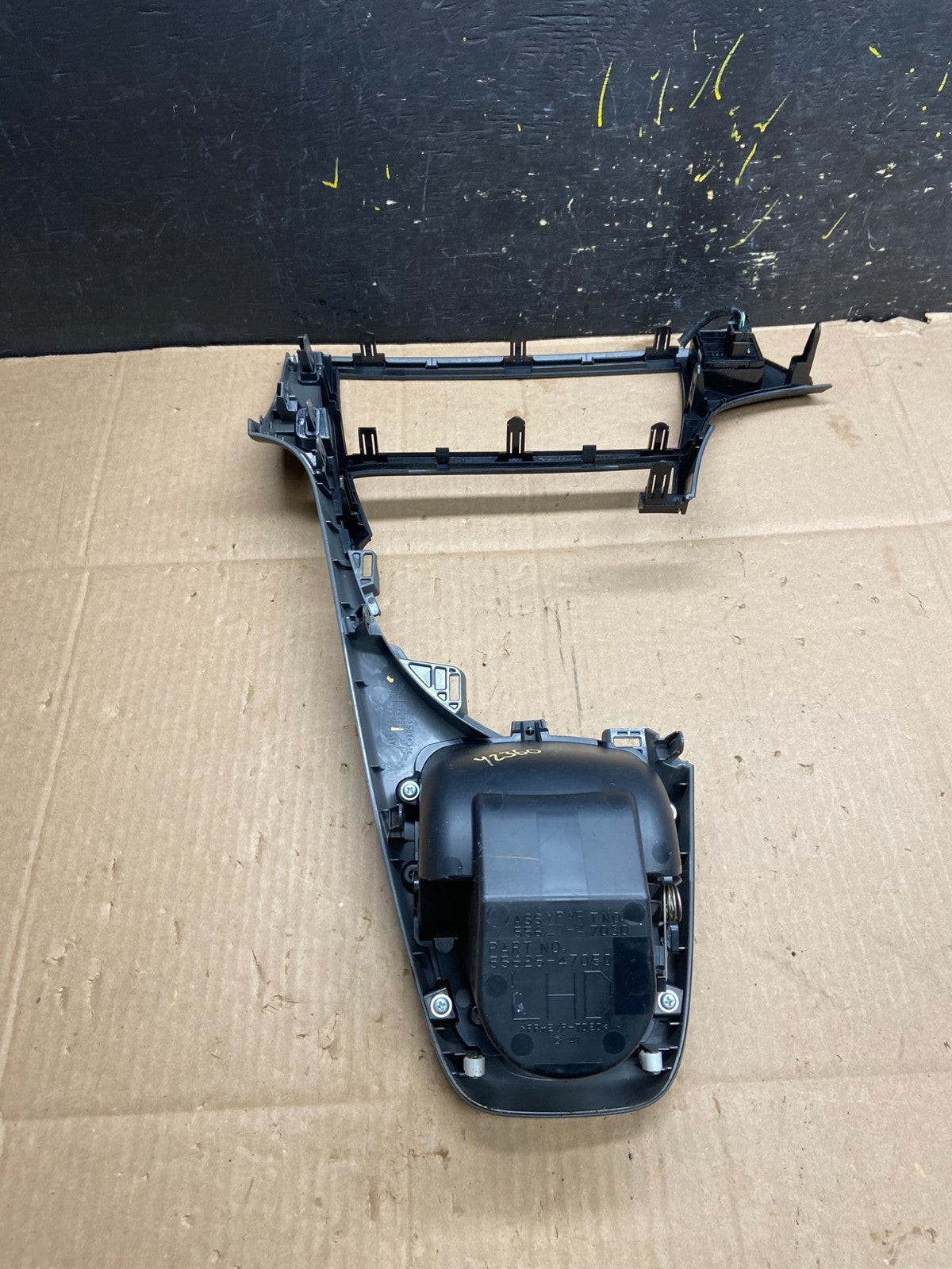 2010 to 2015 Toyota Prius 1.8L Gear Shifter Trim Panel Radio Bezel y2360 G4
