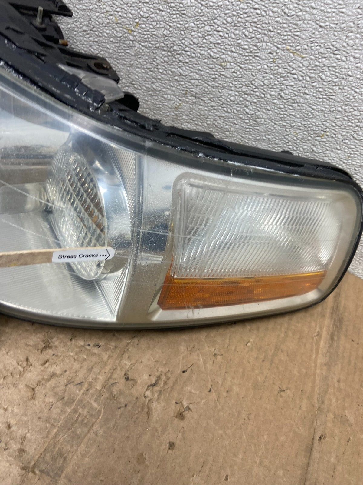 2005 to 2011 Lincoln Town Car Left Driver LH Side Headlight AA8270 DW4