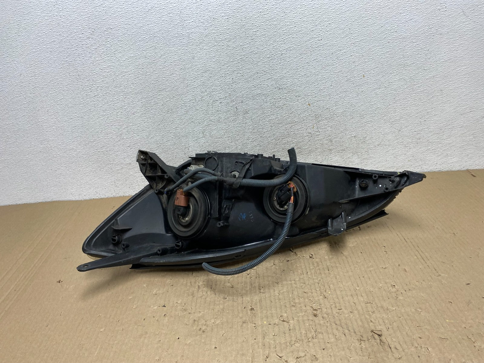 2004-2005 Toyota Sienna Right Passenger Halogen Headlight AF2826 DW7
