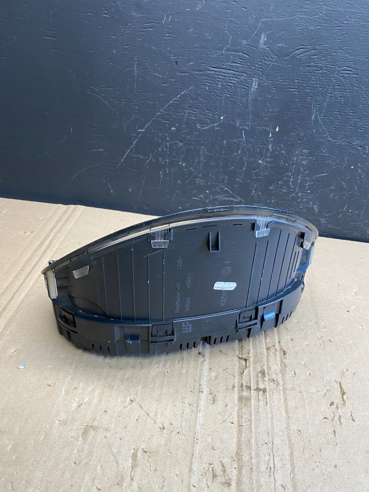 2014 to 2018 Mercedes Sprinter 2500 Speedometer Gauge Cluster AB8975 DG4