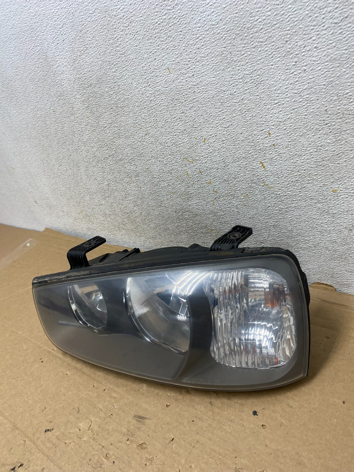 2001 2002 2003 Hyundai Elantra Left Driver LH Side Halogen Headlight AH8269 DW2