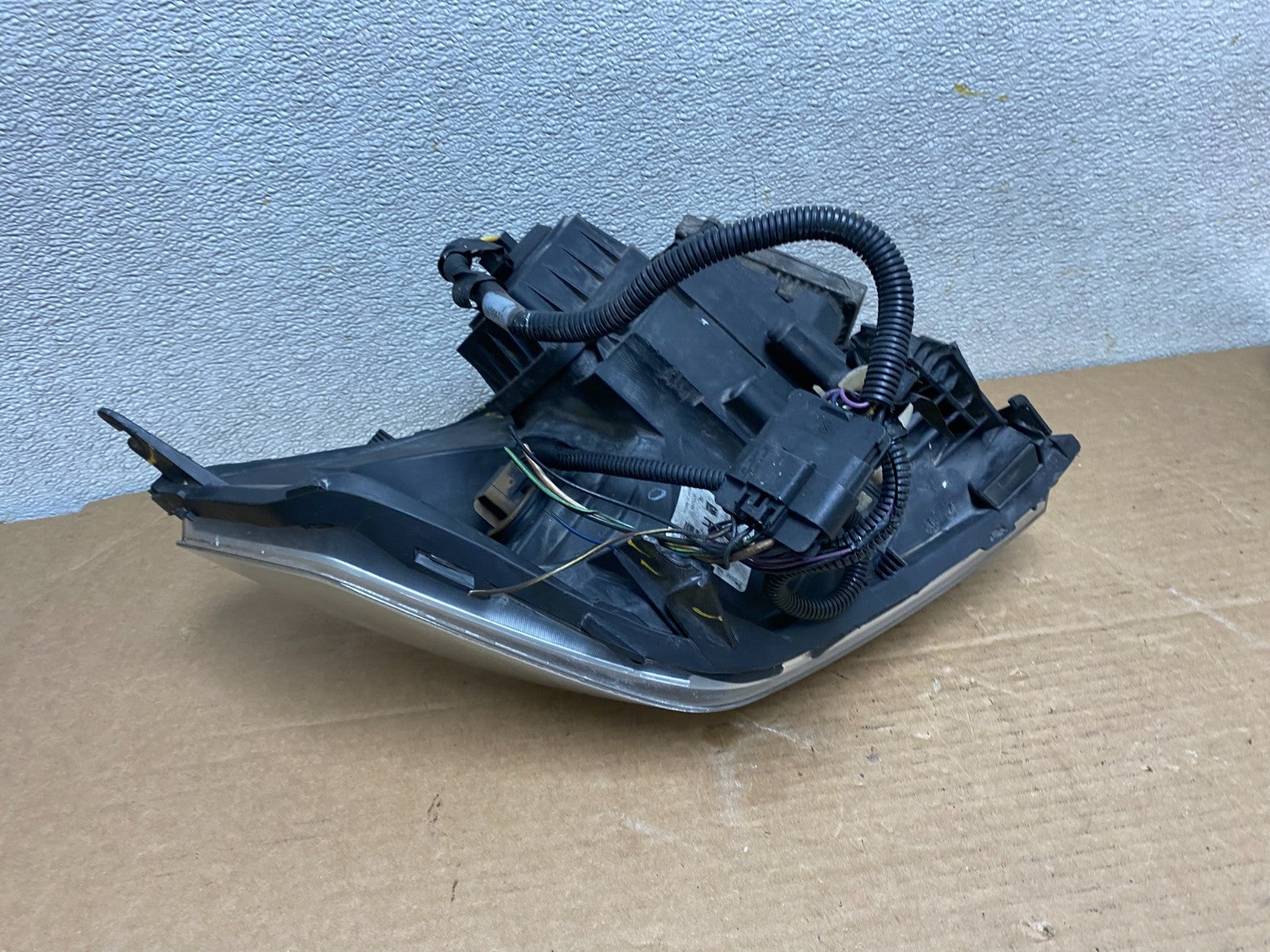 2006 to 2011 Cadillac DTS Right Passenger RH Side Xenon Hid Headlight Z1377 DW10