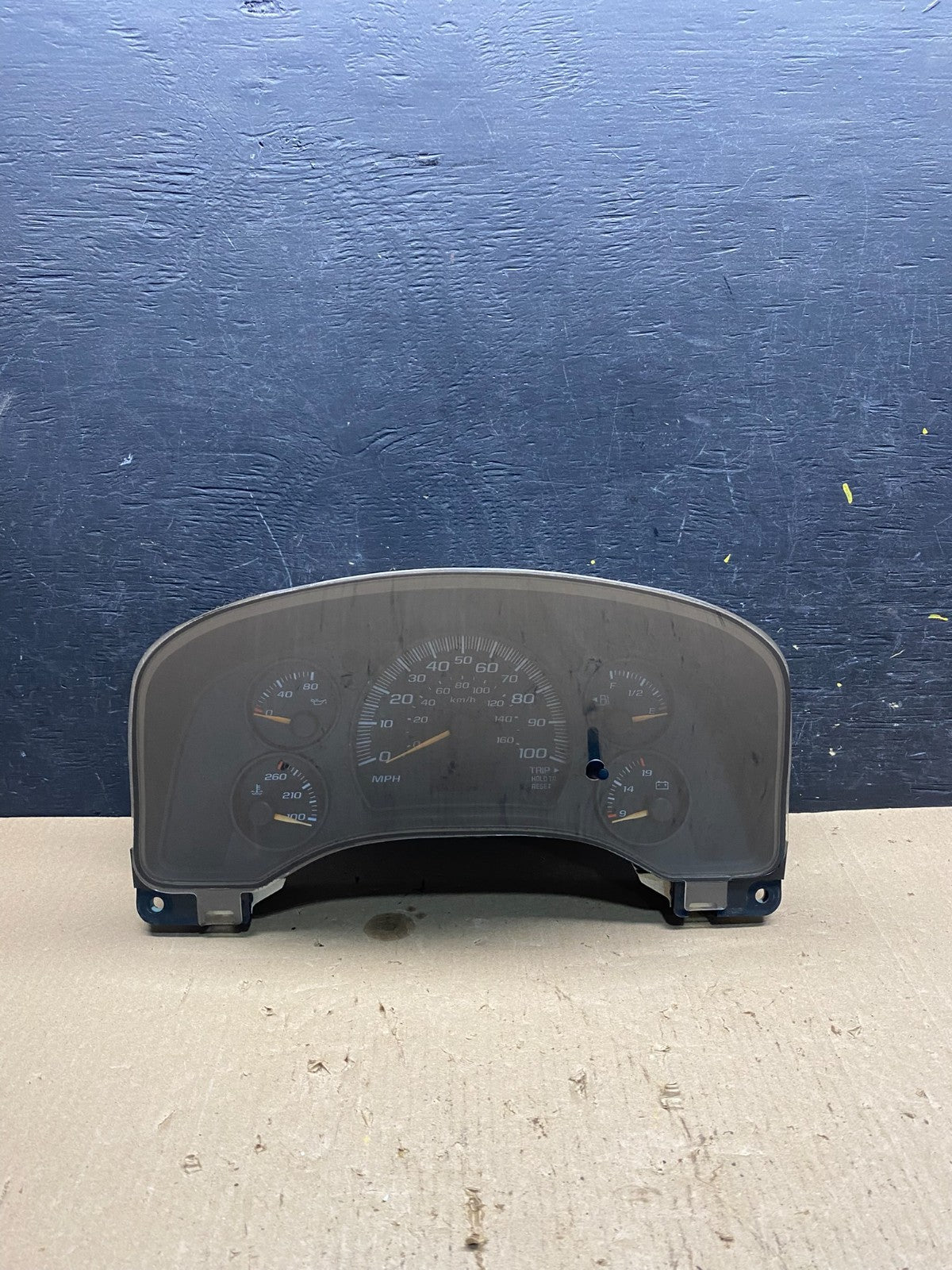 2004 to 2007 Chevrolet Express Speedometer Cluster Gauge OEM Q7117 DG0