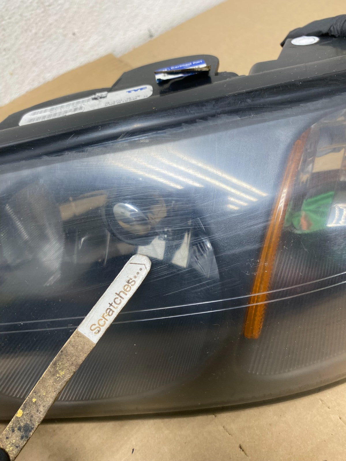 2000 to 2005 Chevrolet Impala Left+Right Set Headlights Halogen AG8210 DW4