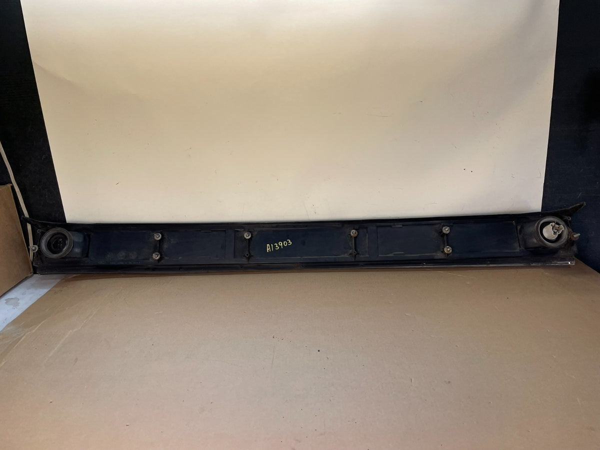 1990 to 1994 Lincoln Town Car Center Trunk Brake 3RD Tail Light AI3903 DG5