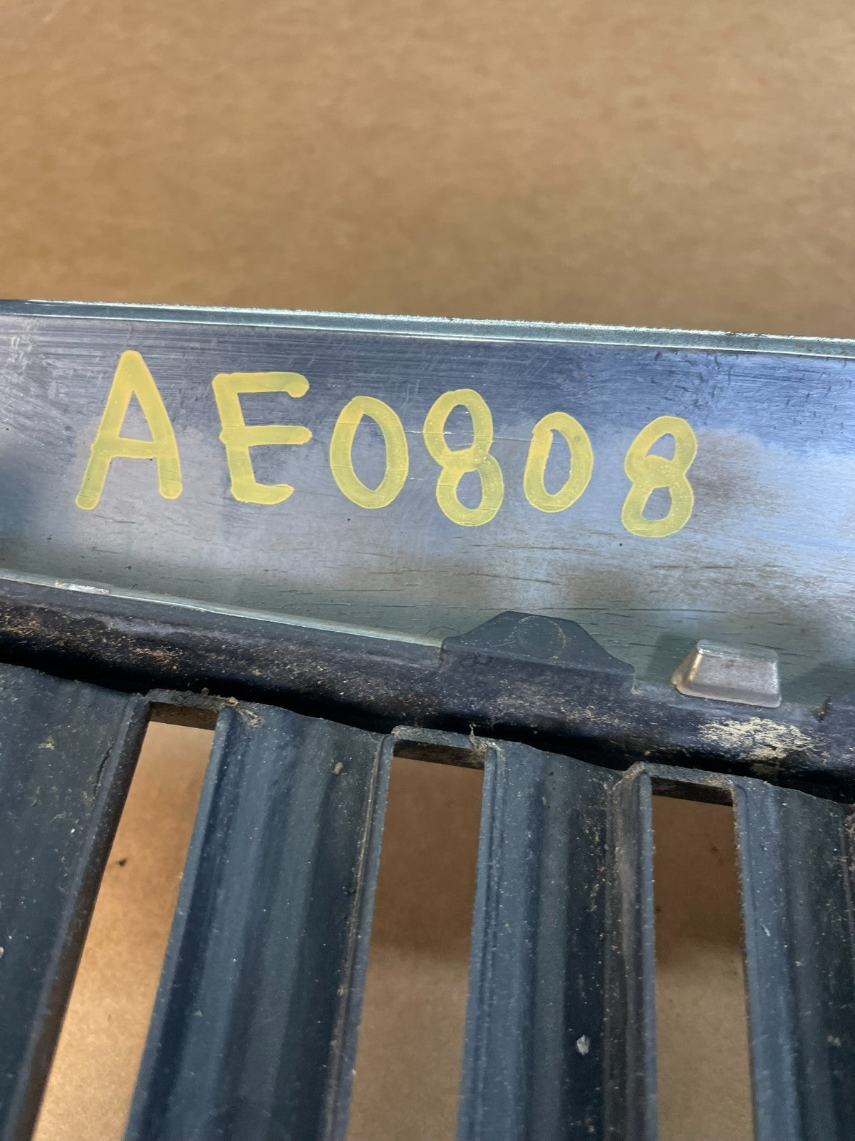 2000 to 2002 Lincoln LS Front Hood Bumper Grill Grille W/Emblem AE0808 DG7