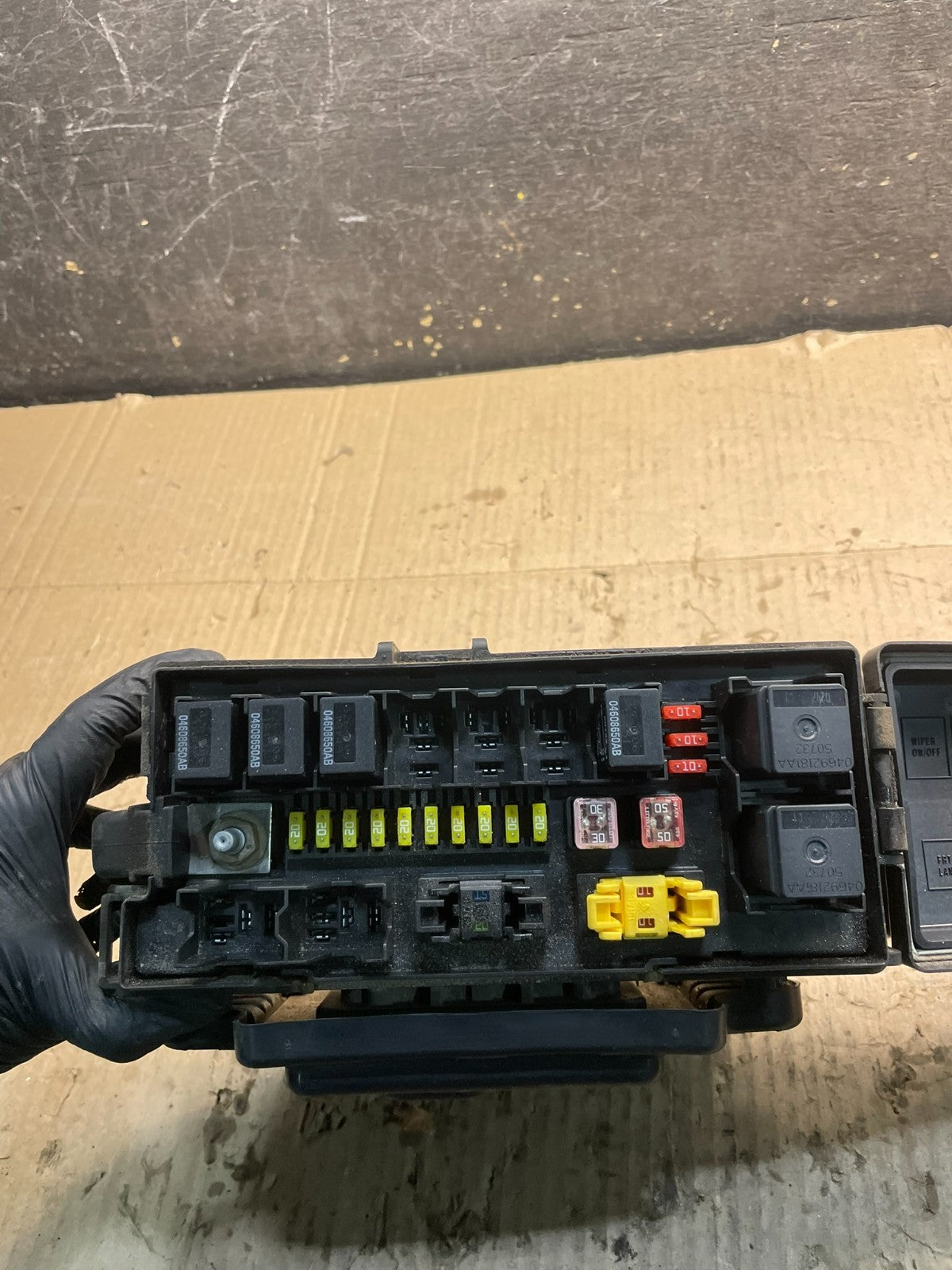 2007 Jeep Grand Cherokee Integrated Power Fuse Box 04692109ac x8355 DG5