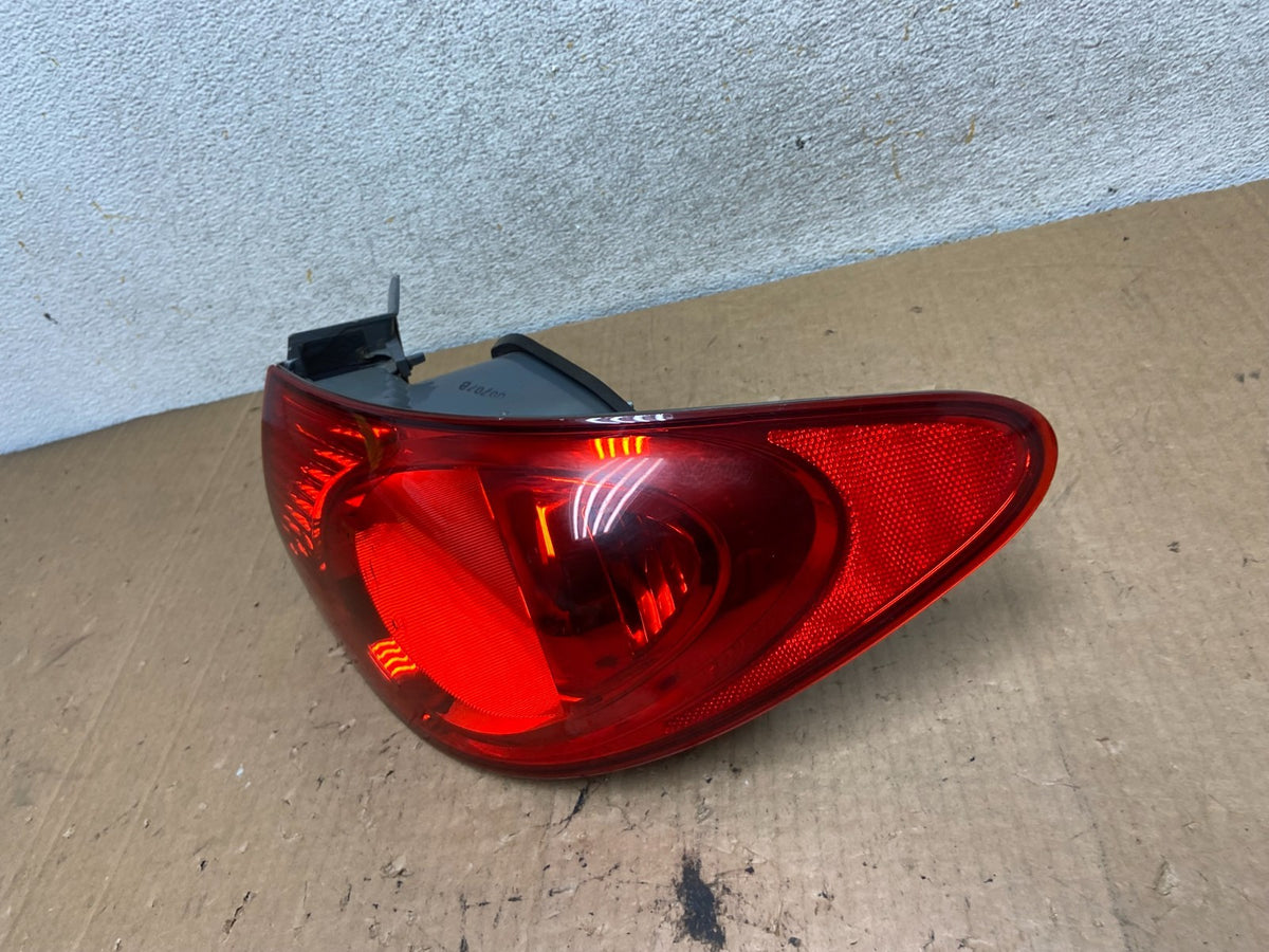 2007 to 2010 Hyundai Elantra Sedan Right Passenger Side Tail Light AI9096 LK1