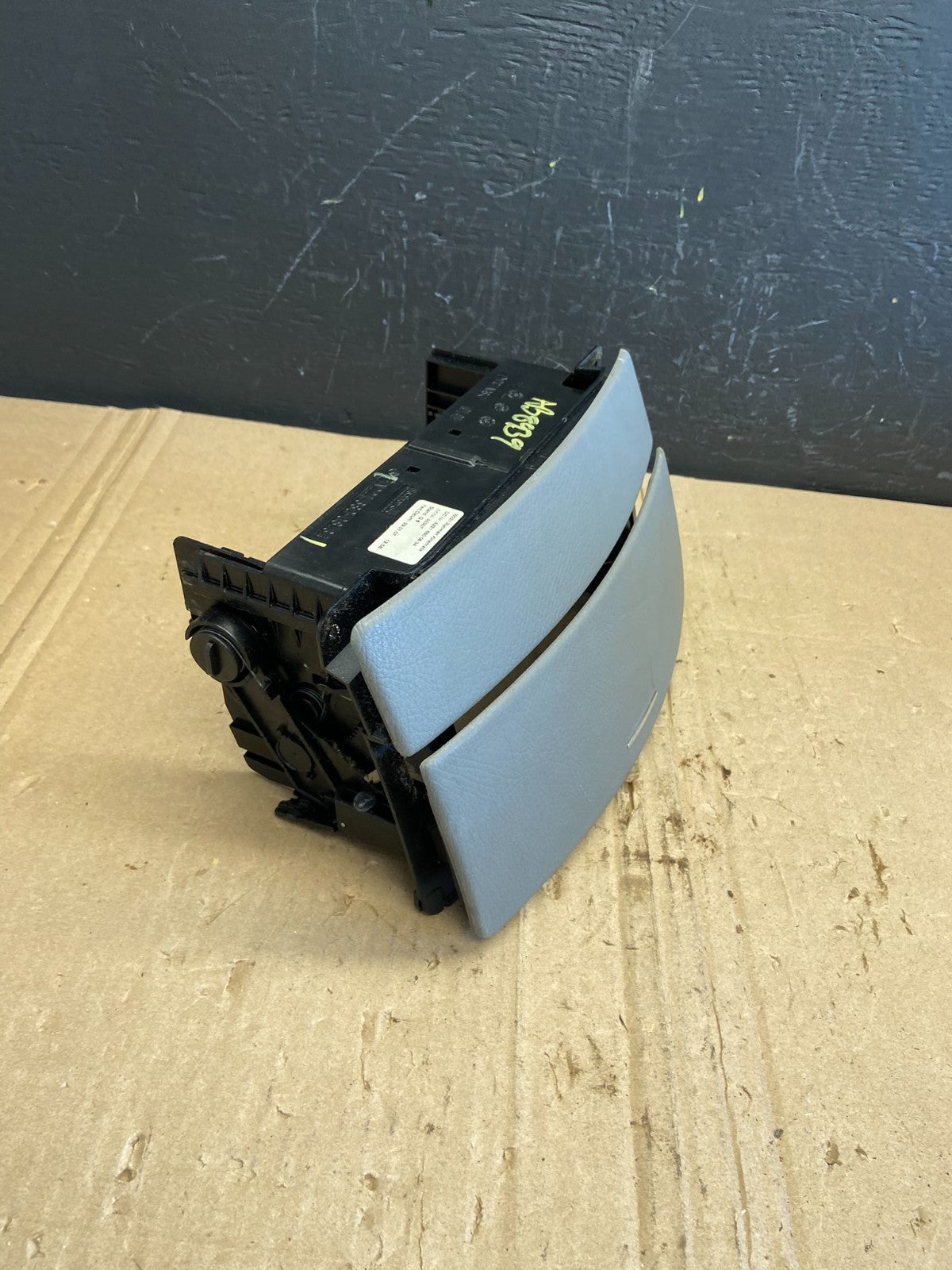 2007 to 2009 Mercedes S-Class S550 Center Console CD Player Cover Trim AB8939 DG2