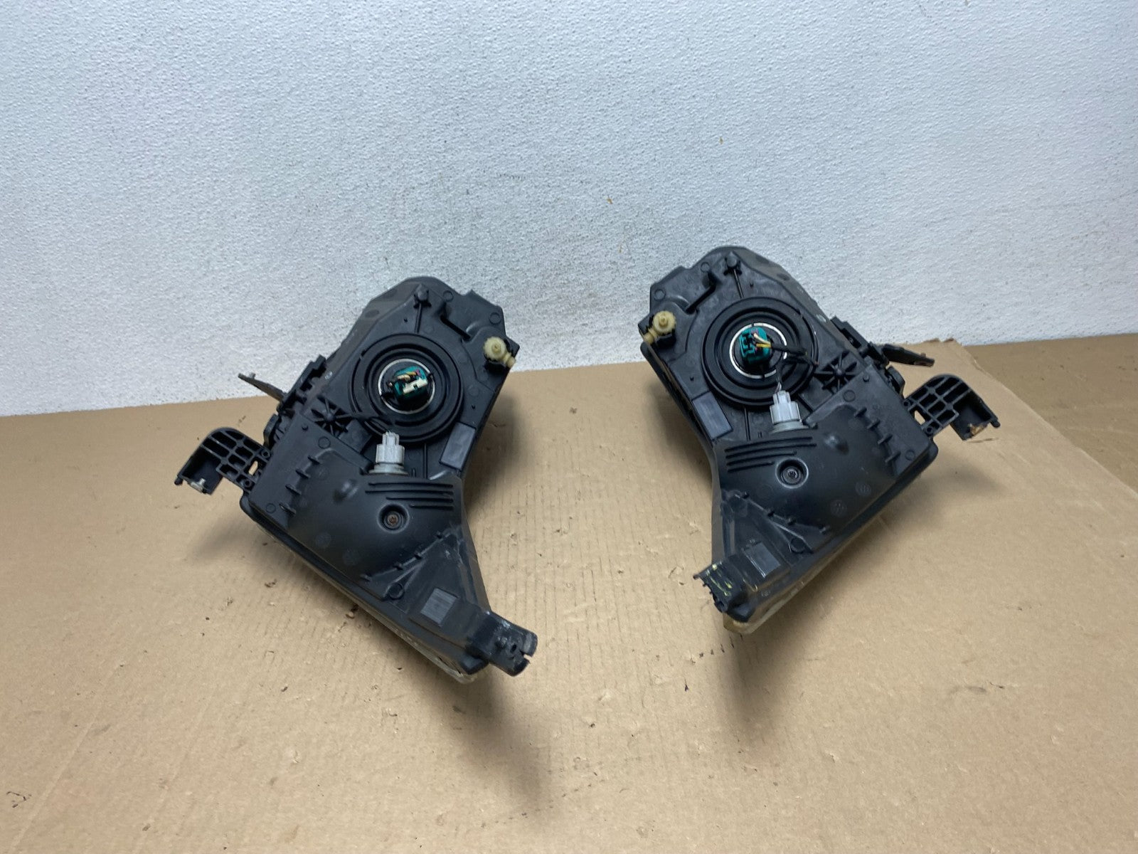 2011 to 2015 Chevrolet Cruze Halogen Left+Right Set Headlights AE7282 DW11