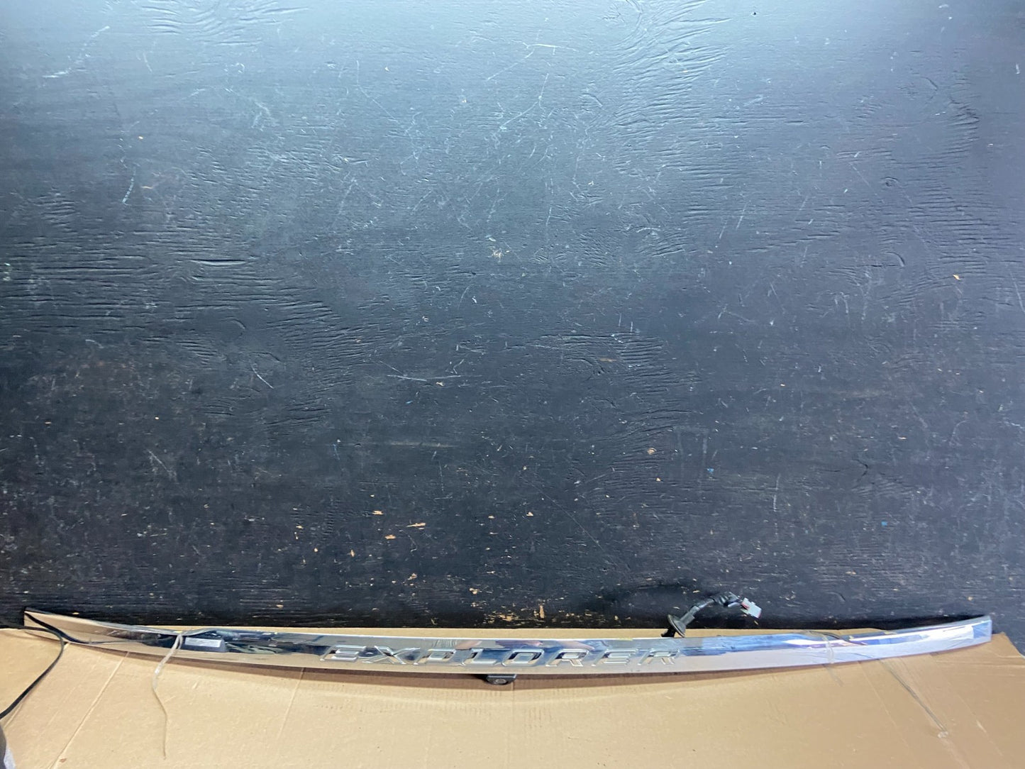 2011 to 2014 Ford Explorer Rear Tailgate Gate Trim Molding With Camera p3965 DG0