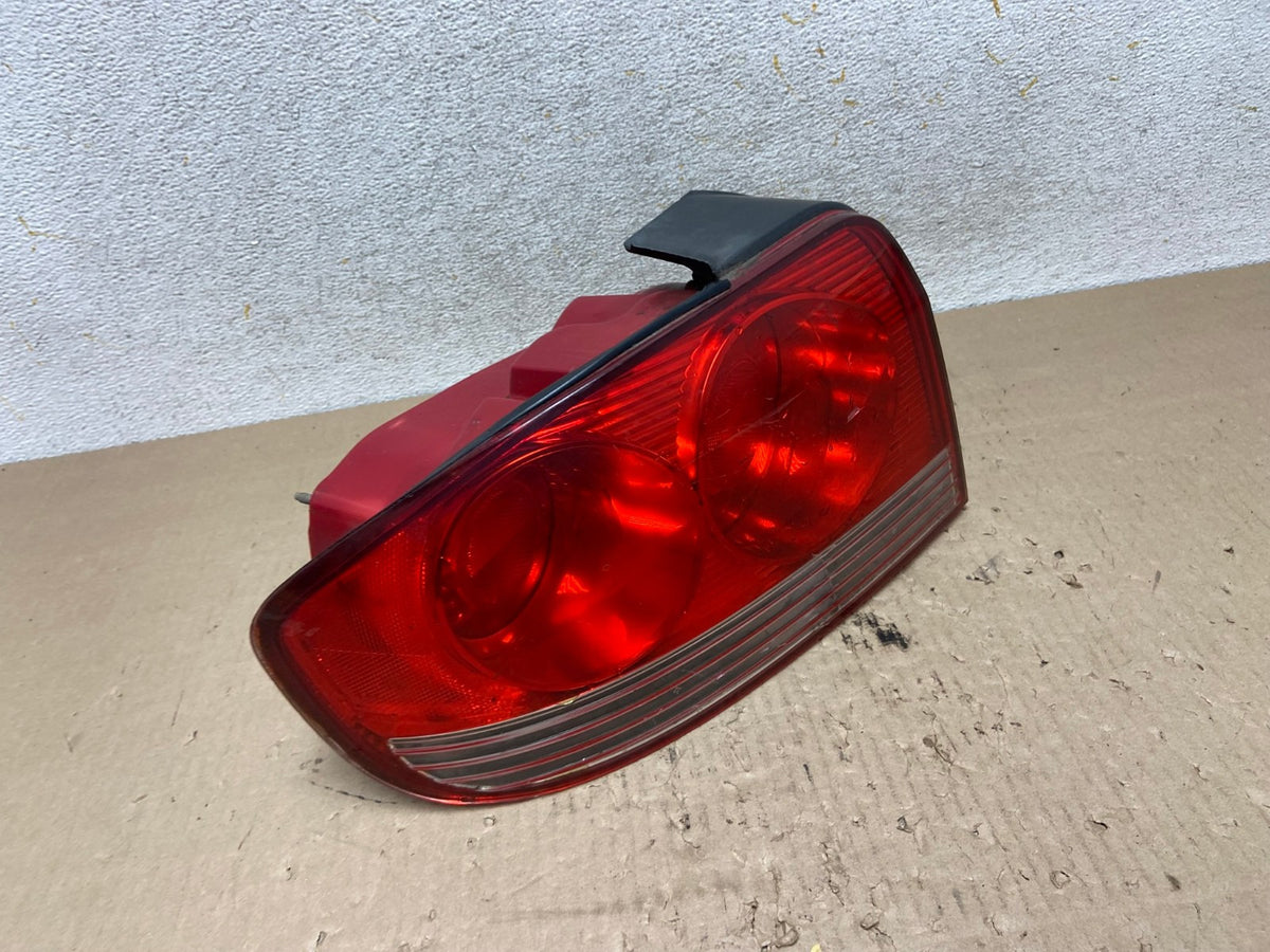 2002 to 2005 Hyundai Sonata Left Driver Lh Side Tail Light AI2403 LK2