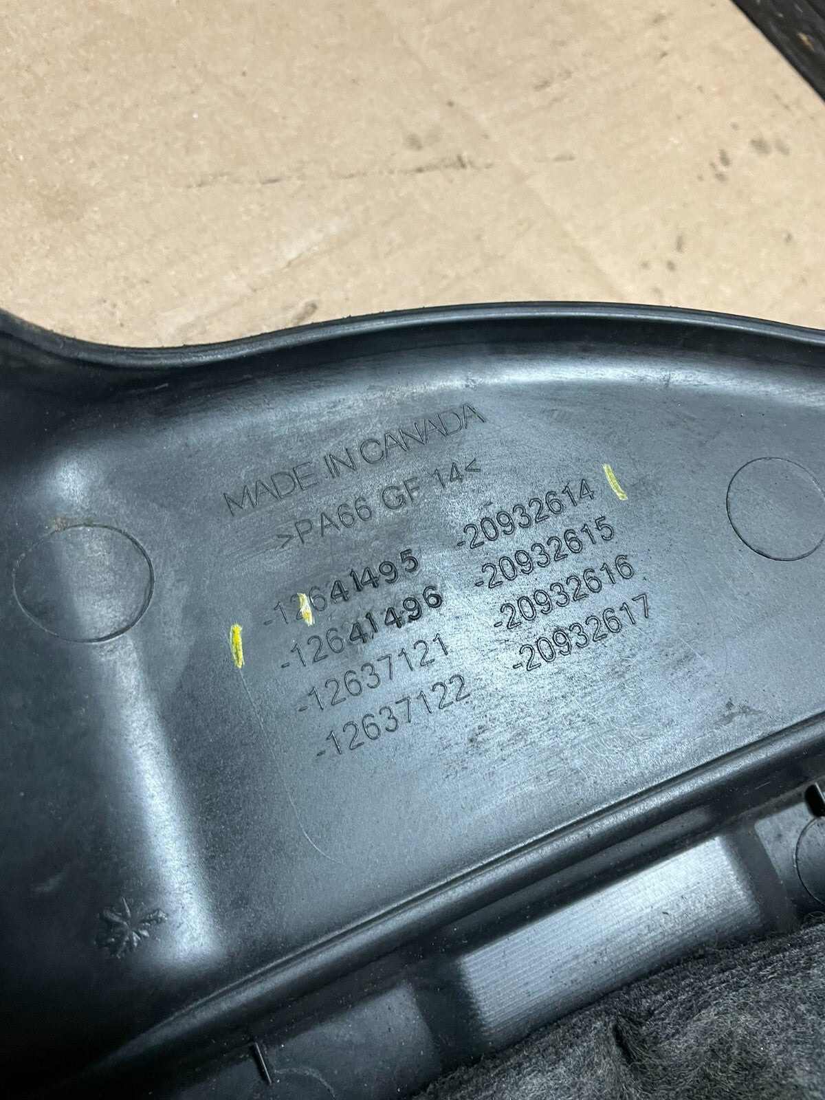 2010 to 2012 Cadillac SRX 3.6L Plastic Engine Cover Shield J6933 DG8