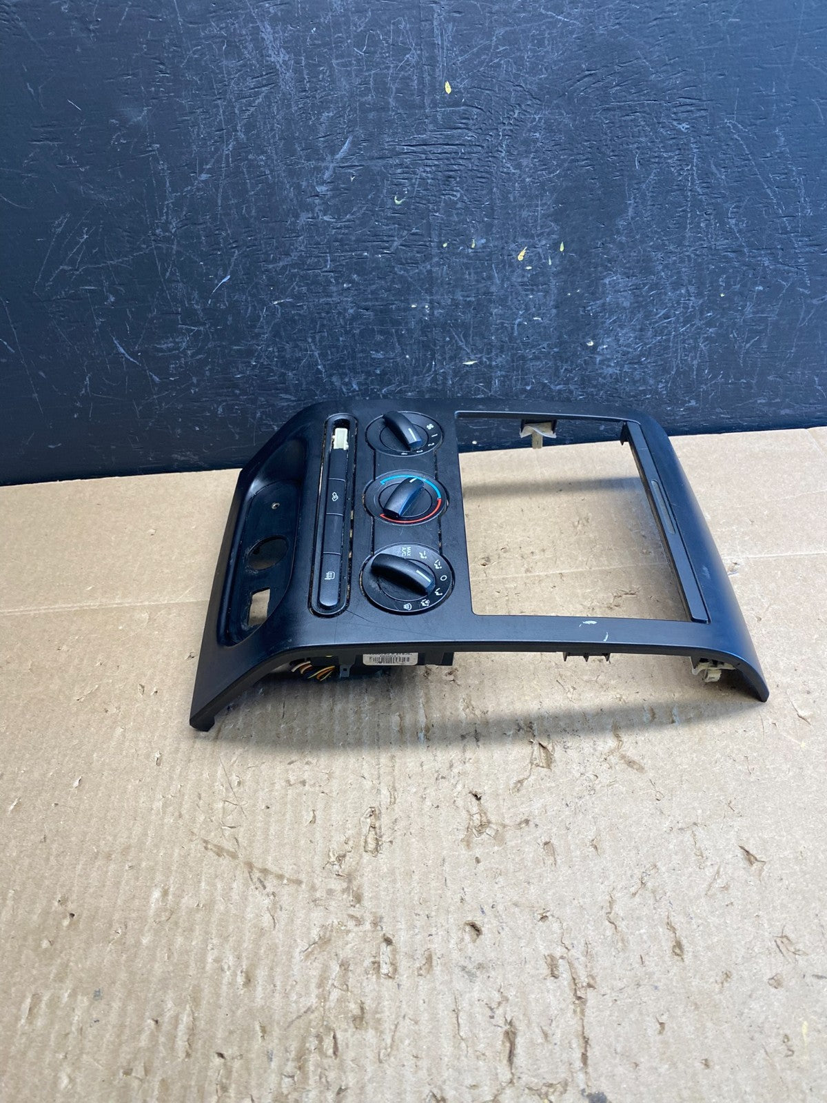 2004 to 2008 Ford F150 Radio Climate Dash Bezel Surround Black AC9119 DG2