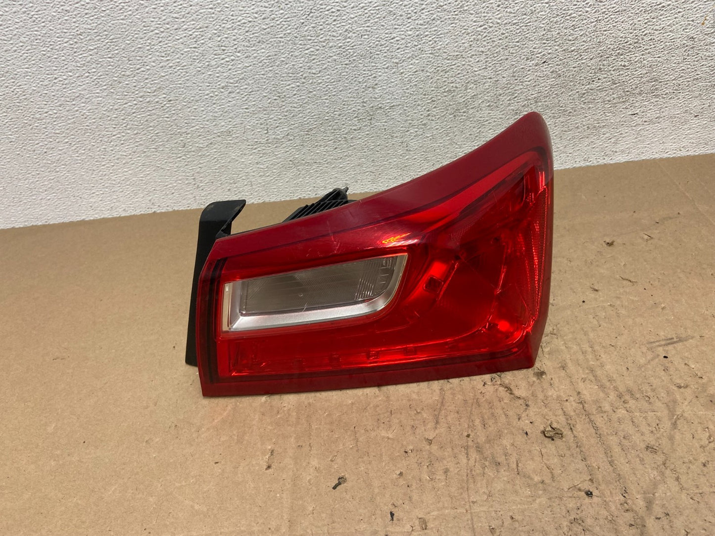 2016 - 2020 Chevrolet Malibu Right Passenger RH Side Tail Light AE6447 DG0