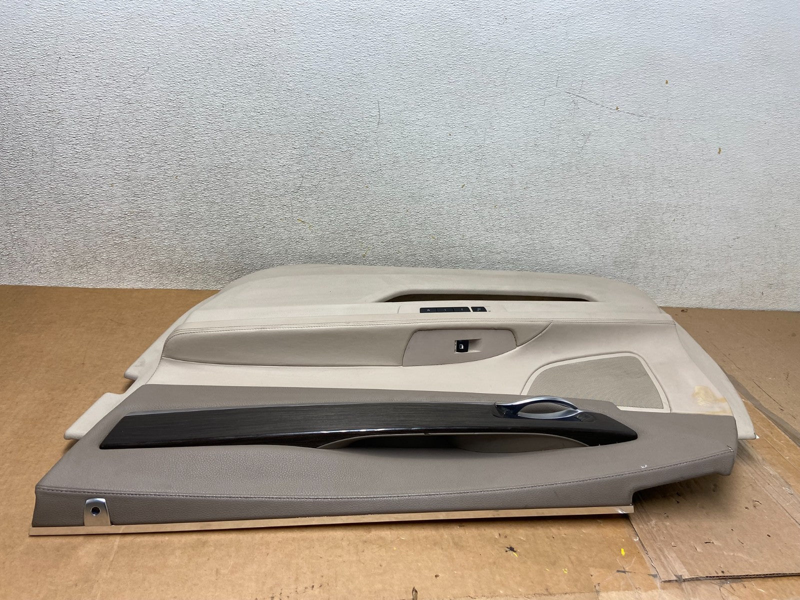 2009 to 2015 BMW 740i 750i 535i F01 F02 Front Right Interior Door Panel r4704 DG5