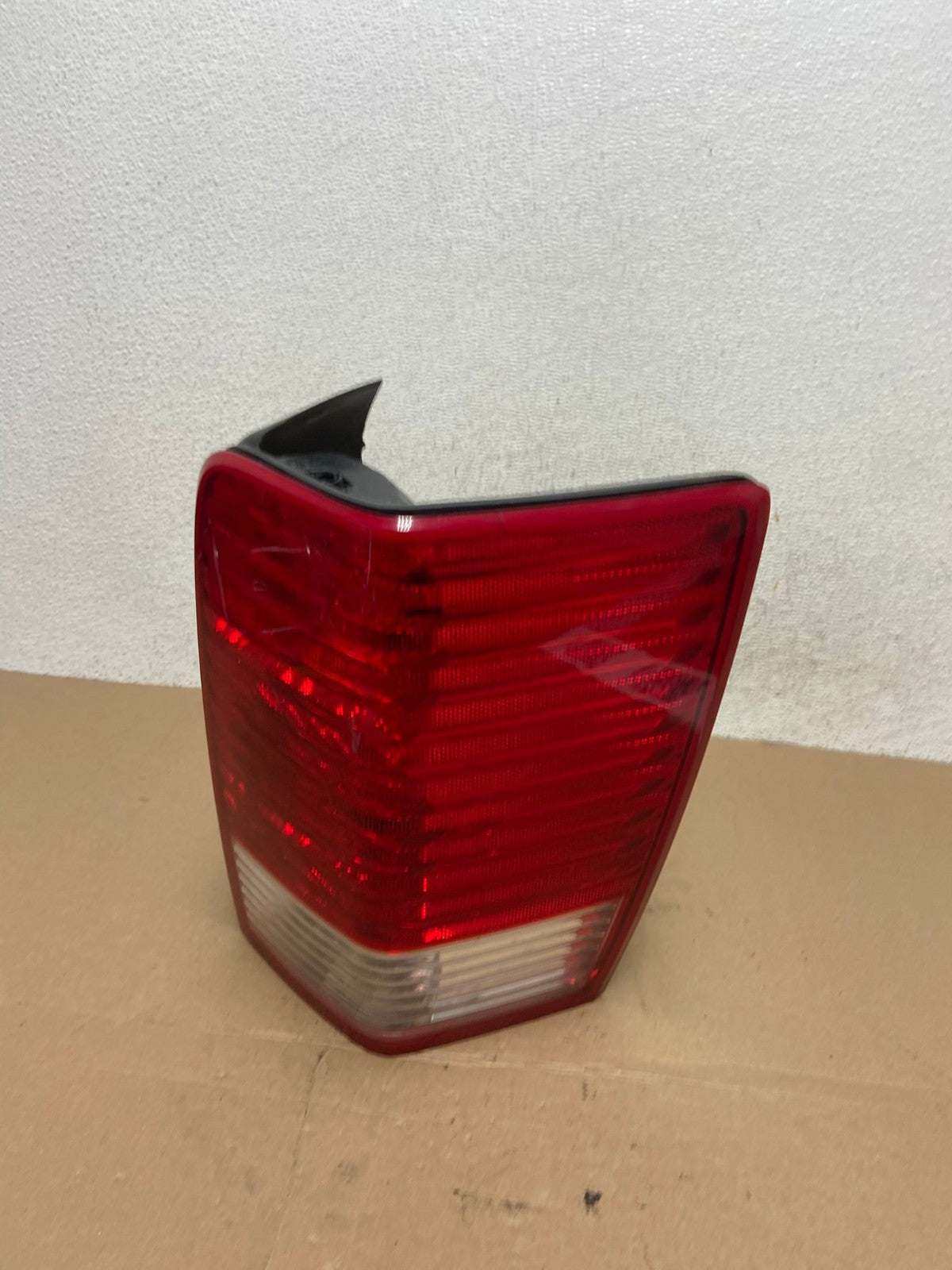 2007 2008 2009 Chrysler Aspen Tail Light Right Passenger Rh Side AF4390 LK0